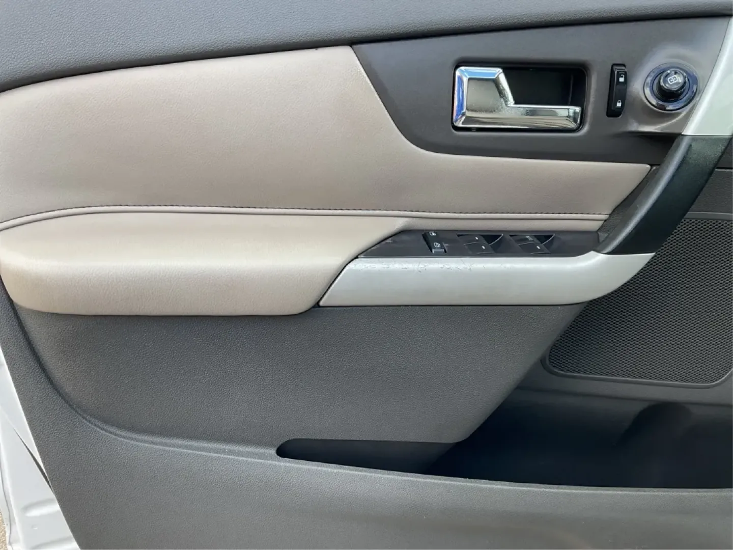 2011 Ford Edge SEL FWD (2FMDK3JC4BB) with an 3.5L V6 DOHC 24V engine, 6-Speed Automatic transmission, located at 1099 N County Rd 25A , Troy, OH, 45373, (937) 908-9800, 40.057079, -84.212883 - **Experience the Ultimate Family Adventure with the 2011 Ford Edge SEL at Advantage Car and Credit - Riverside!**<br /> <br /> Are you ready to embark on your next family road trip or weekend adventure? The 2011 Ford Edge SEL is your perfect companion for all of life's journeys, whether you're headi - Photo#19