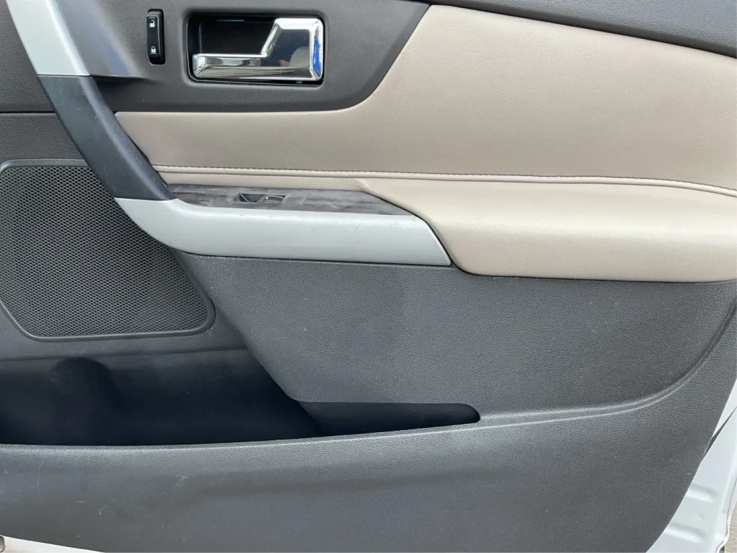 2011 Ford Edge SEL FWD (2FMDK3JC4BB) with an 3.5L V6 DOHC 24V engine, 6-Speed Automatic transmission, located at 1099 N County Rd 25A , Troy, OH, 45373, (937) 908-9800, 40.057079, -84.212883 - **Experience the Ultimate Family Adventure with the 2011 Ford Edge SEL at Advantage Car and Credit - Riverside!**<br /> <br /> Are you ready to embark on your next family road trip or weekend adventure? The 2011 Ford Edge SEL is your perfect companion for all of life's journeys, whether you're headi - Photo#20