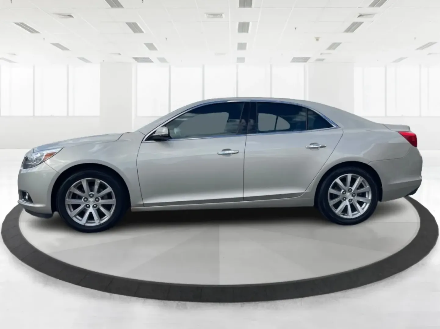 2016 Chevrolet Malibu Limited LTZ (1G11E5SAXGF) with an 2.5L I-4 gasoline direct injection engine, located at 401 Woodman Dr, Riverside, OH, 45431, (937) 908-9800, 39.760899, -84.123421 - **Unleash Your Daily Drive with the 2016 Chevrolet Malibu Limited LTZ at Advantage Car and Credit - Riverside! Perfect for Commuters and Families Alike!**<br /> <br /> Are you in the market for a reliable sedan that combines style, comfort, and technology? Look no further! The 2016 Chevrolet Malibu - Photo#5
