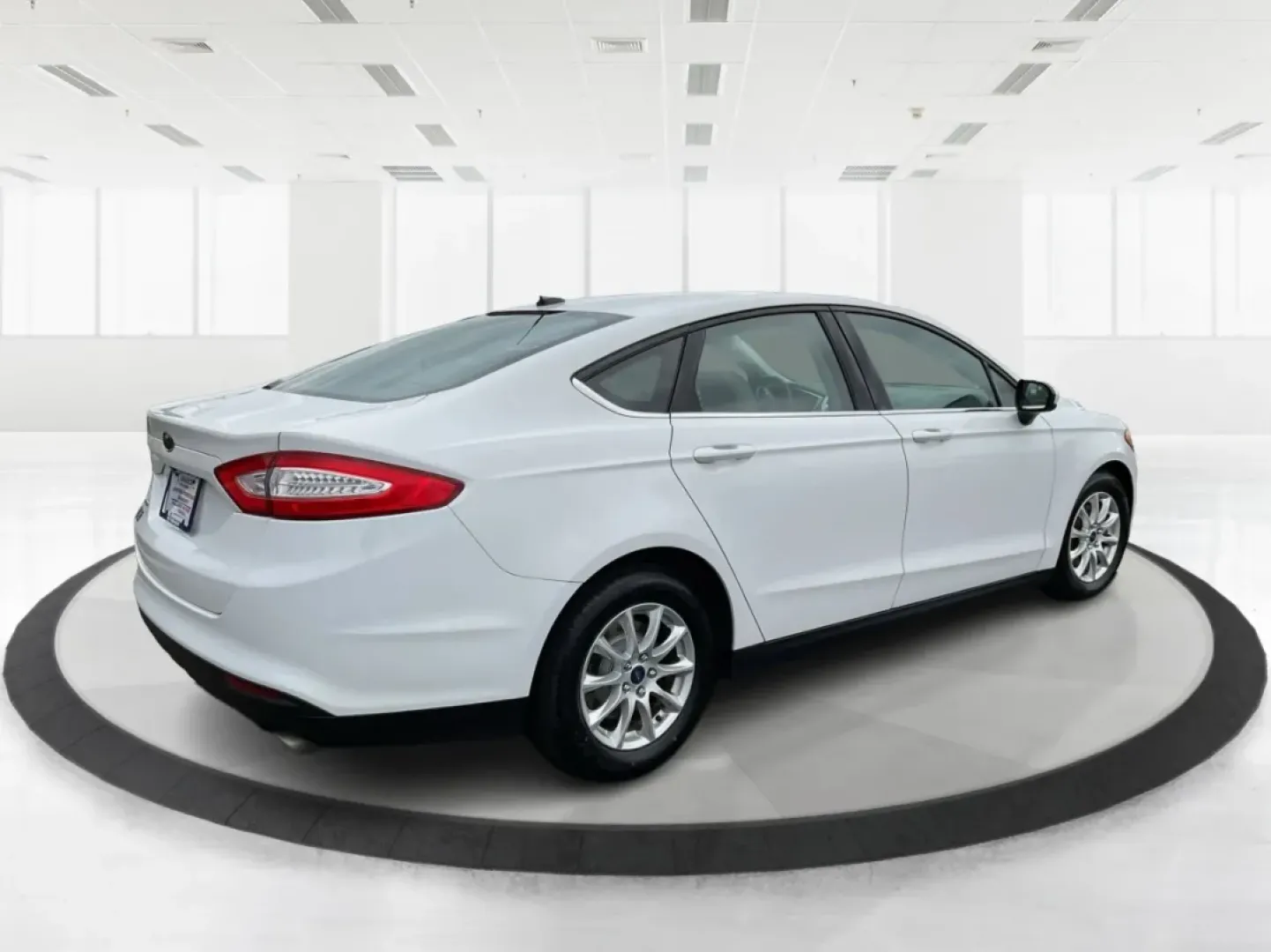 2016 Ford Fusion S (1FA6P0G70G5) with an Duratec 2.5L I-4 DOHC engine, located at 880 E. National Road, Vandalia, OH, 45377, (937) 908-9800, 39.891918, -84.183594 - **Discover Your Next Adventure in the 2016 Ford Fusion at Advantage Car and Credit** <br /> <br /> Are you looking for a reliable sedan that seamlessly fits into your active lifestyle? Whether you have a growing family, a long daily commute, or just love weekend getaways, the 2016 Ford Fusion is you - Photo#2
