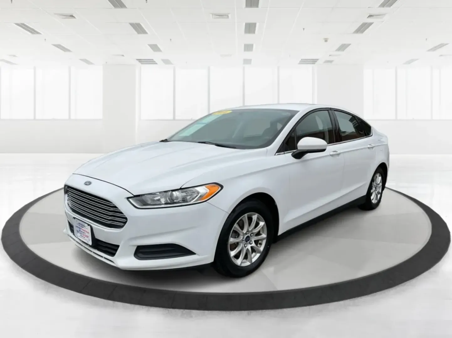 2016 Ford Fusion S (1FA6P0G70G5) with an Duratec 2.5L I-4 DOHC engine, located at 880 E. National Road, Vandalia, OH, 45377, (937) 908-9800, 39.891918, -84.183594 - **Discover Your Next Adventure in the 2016 Ford Fusion at Advantage Car and Credit** <br /> <br /> Are you looking for a reliable sedan that seamlessly fits into your active lifestyle? Whether you have a growing family, a long daily commute, or just love weekend getaways, the 2016 Ford Fusion is you - Photo#8