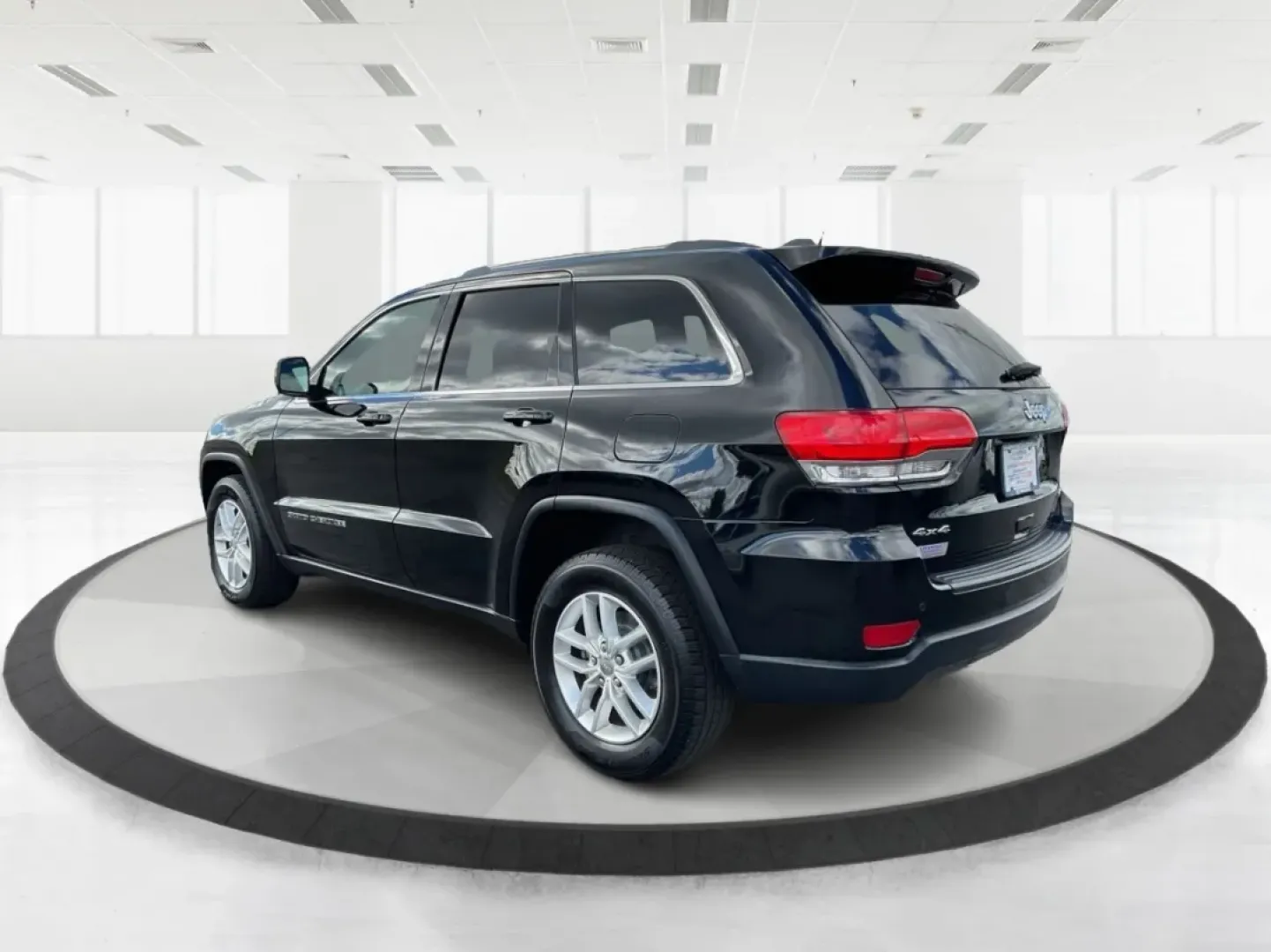 2017 Jeep Grand Cherokee Laredo 4x4 (1C4RJFAGXHC) with an Pentastar 3.6L V-6 DOHC engine, located at 8750 N County Rd 25A, Piqua, OH, 45356, (937) 908-9800, 40.164391, -84.232513 - **Adventure Awaits with This 2017 Jeep Grand Cherokee Laredo 4x4**<br /> <br /> Are you ready to elevate your lifestyle with a vehicle that embodies both adventure and everyday practicality? The 2017 Jeep Grand Cherokee Laredo 4x4 from Advantage Car and Credit in Piqua, OH, is perfect for those who - Photo#4