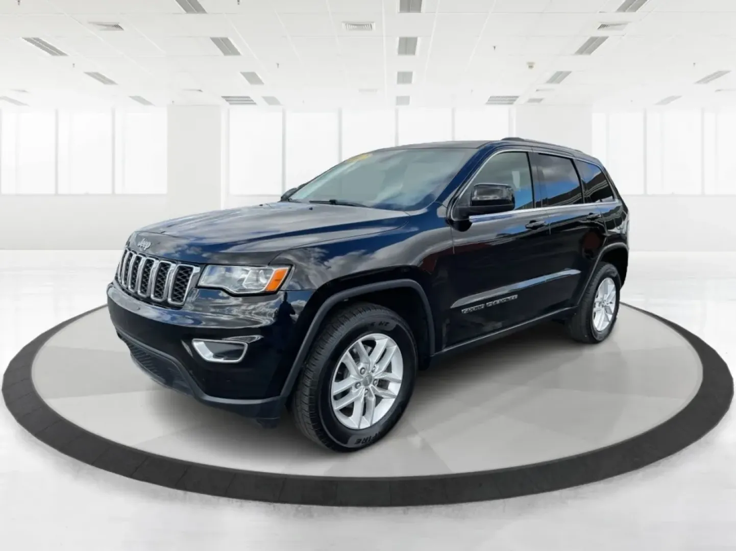 2017 Jeep Grand Cherokee Laredo 4x4 (1C4RJFAGXHC) with an Pentastar 3.6L V-6 DOHC engine, located at 8750 N County Rd 25A, Piqua, OH, 45356, (937) 908-9800, 40.164391, -84.232513 - **Adventure Awaits with This 2017 Jeep Grand Cherokee Laredo 4x4**<br /> <br /> Are you ready to elevate your lifestyle with a vehicle that embodies both adventure and everyday practicality? The 2017 Jeep Grand Cherokee Laredo 4x4 from Advantage Car and Credit in Piqua, OH, is perfect for those who - Photo#8