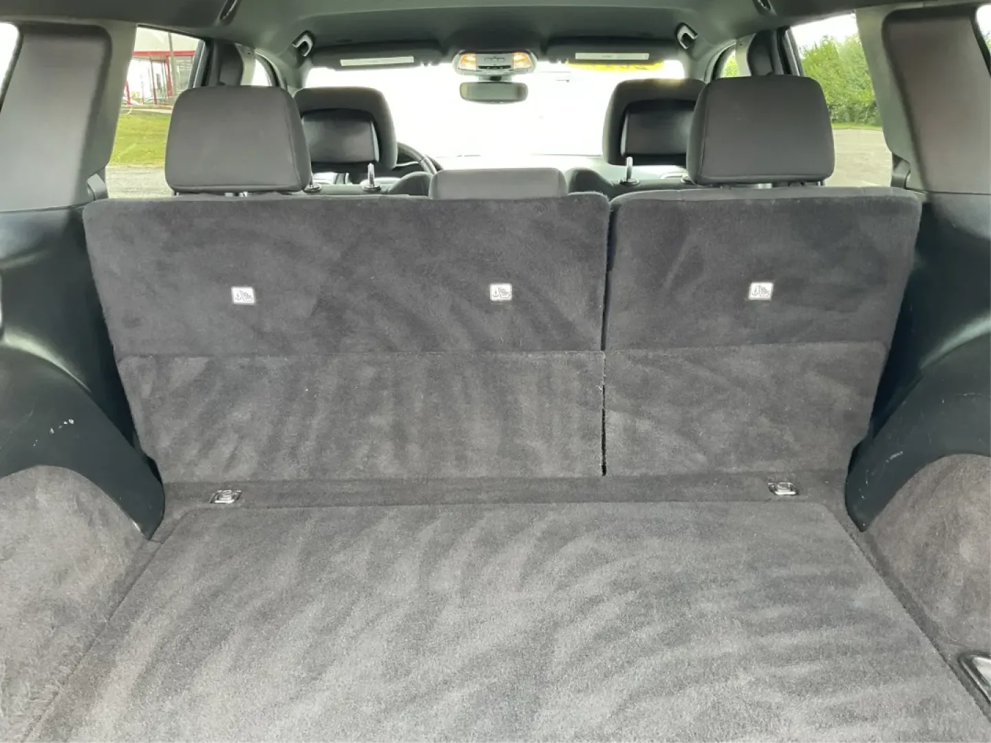 2017 Jeep Grand Cherokee Laredo 4x4 (1C4RJFAGXHC) with an Pentastar 3.6L V-6 DOHC engine, located at 8750 N County Rd 25A, Piqua, OH, 45356, (937) 908-9800, 40.164391, -84.232513 - **Adventure Awaits with This 2017 Jeep Grand Cherokee Laredo 4x4**<br /> <br /> Are you ready to elevate your lifestyle with a vehicle that embodies both adventure and everyday practicality? The 2017 Jeep Grand Cherokee Laredo 4x4 from Advantage Car and Credit in Piqua, OH, is perfect for those who - Photo#12