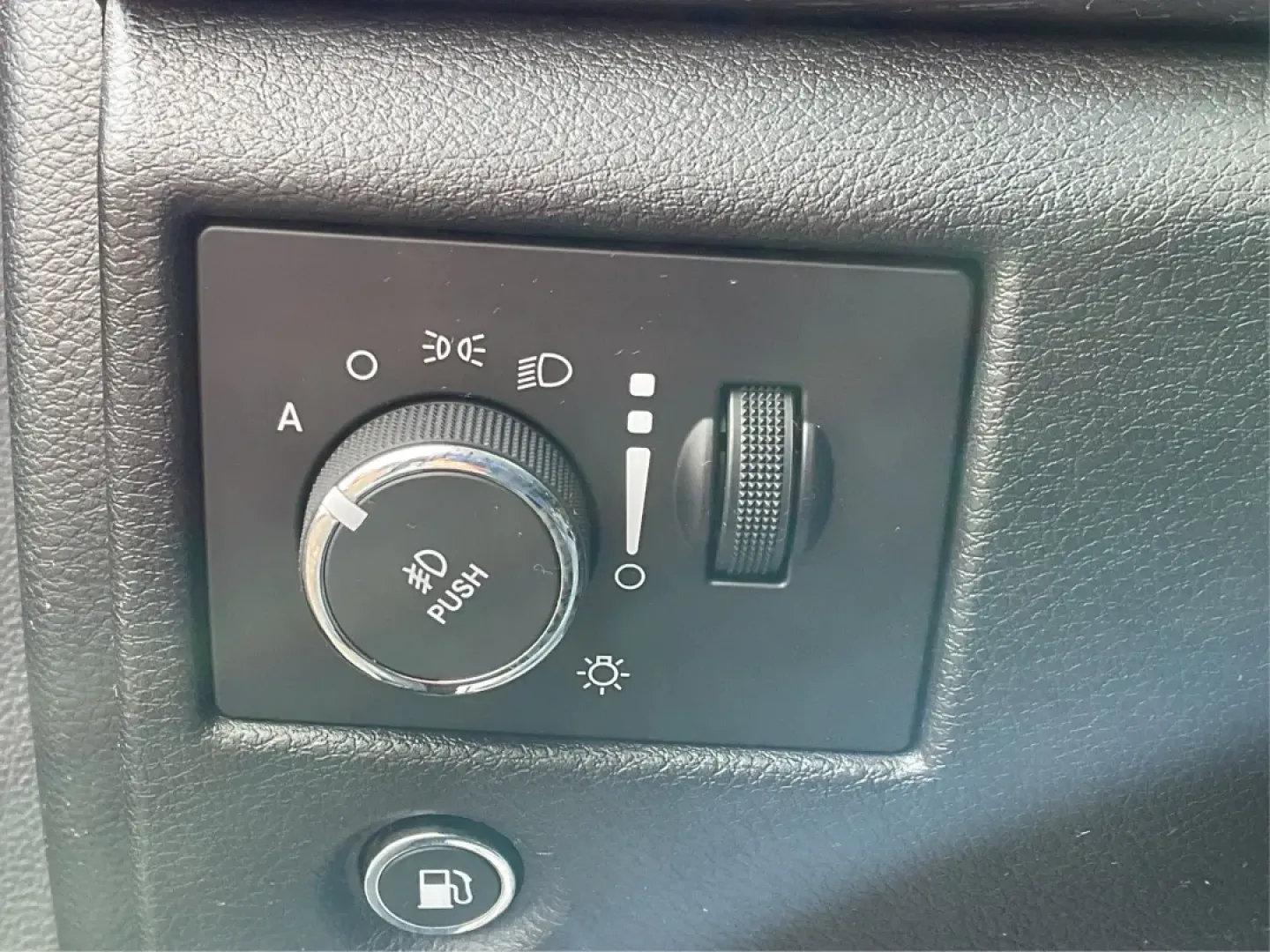 2017 Jeep Grand Cherokee Laredo 4x4 (1C4RJFAGXHC) with an Pentastar 3.6L V-6 DOHC engine, located at 8750 N County Rd 25A, Piqua, OH, 45356, (937) 908-9800, 40.164391, -84.232513 - **Adventure Awaits with This 2017 Jeep Grand Cherokee Laredo 4x4**<br /> <br /> Are you ready to elevate your lifestyle with a vehicle that embodies both adventure and everyday practicality? The 2017 Jeep Grand Cherokee Laredo 4x4 from Advantage Car and Credit in Piqua, OH, is perfect for those who - Photo#17