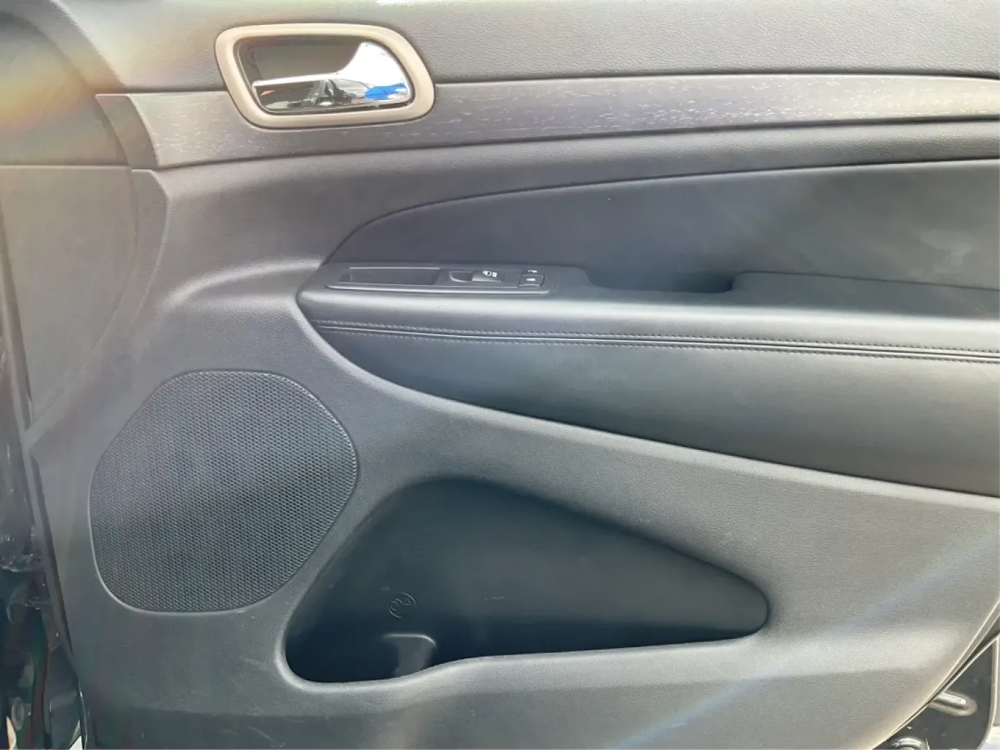 2017 Jeep Grand Cherokee Laredo 4x4 (1C4RJFAGXHC) with an Pentastar 3.6L V-6 DOHC engine, located at 8750 N County Rd 25A, Piqua, OH, 45356, (937) 908-9800, 40.164391, -84.232513 - **Adventure Awaits with This 2017 Jeep Grand Cherokee Laredo 4x4**<br /> <br /> Are you ready to elevate your lifestyle with a vehicle that embodies both adventure and everyday practicality? The 2017 Jeep Grand Cherokee Laredo 4x4 from Advantage Car and Credit in Piqua, OH, is perfect for those who - Photo#20