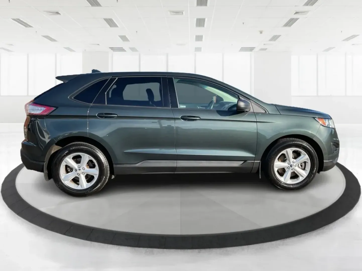 2015 Ford Edge SE (2FMTK4G93FB) with an Other engine, located at 1230 East Main St, Xenia, OH, 45385, (937) 908-9800, 39.688026, -83.910172 - **Discover Adventure with the 2015 Ford Edge SE at Advantage Car and Credit - Xenia, OH!**<br /> <br /> Are you ready to elevate your lifestyle? Whether you're commuting to work, shuttling the kids to school, or planning weekend adventures, the 2015 Ford Edge SE is the perfect companion for all your - Photo#1