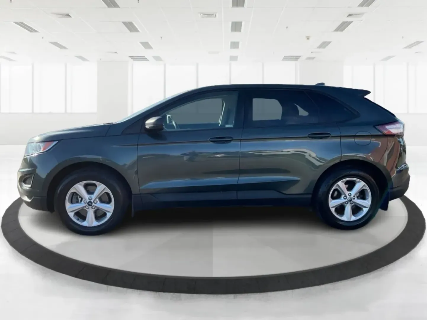 2015 Ford Edge SE (2FMTK4G93FB) with an Other engine, located at 1230 East Main St, Xenia, OH, 45385, (937) 908-9800, 39.688026, -83.910172 - **Discover Adventure with the 2015 Ford Edge SE at Advantage Car and Credit - Xenia, OH!**<br /> <br /> Are you ready to elevate your lifestyle? Whether you're commuting to work, shuttling the kids to school, or planning weekend adventures, the 2015 Ford Edge SE is the perfect companion for all your - Photo#5