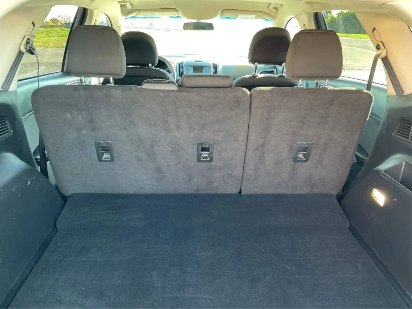 2015 Ford Edge SE (2FMTK4G93FB) with an Other engine, located at 1230 East Main St, Xenia, OH, 45385, (937) 908-9800, 39.688026, -83.910172 - **Discover Adventure with the 2015 Ford Edge SE at Advantage Car and Credit - Xenia, OH!**<br /> <br /> Are you ready to elevate your lifestyle? Whether you're commuting to work, shuttling the kids to school, or planning weekend adventures, the 2015 Ford Edge SE is the perfect companion for all your - Photo#12