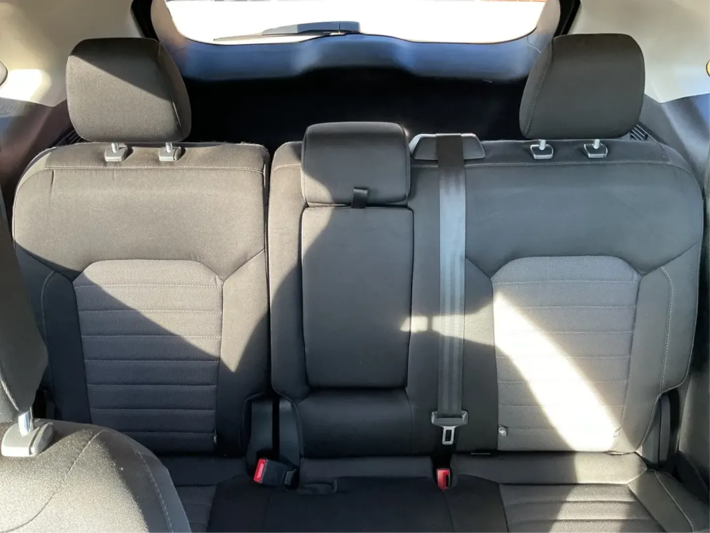 2015 Ford Edge SE (2FMTK4G93FB) with an Other engine, located at 1230 East Main St, Xenia, OH, 45385, (937) 908-9800, 39.688026, -83.910172 - **Discover Adventure with the 2015 Ford Edge SE at Advantage Car and Credit - Xenia, OH!**<br /> <br /> Are you ready to elevate your lifestyle? Whether you're commuting to work, shuttling the kids to school, or planning weekend adventures, the 2015 Ford Edge SE is the perfect companion for all your - Photo#14