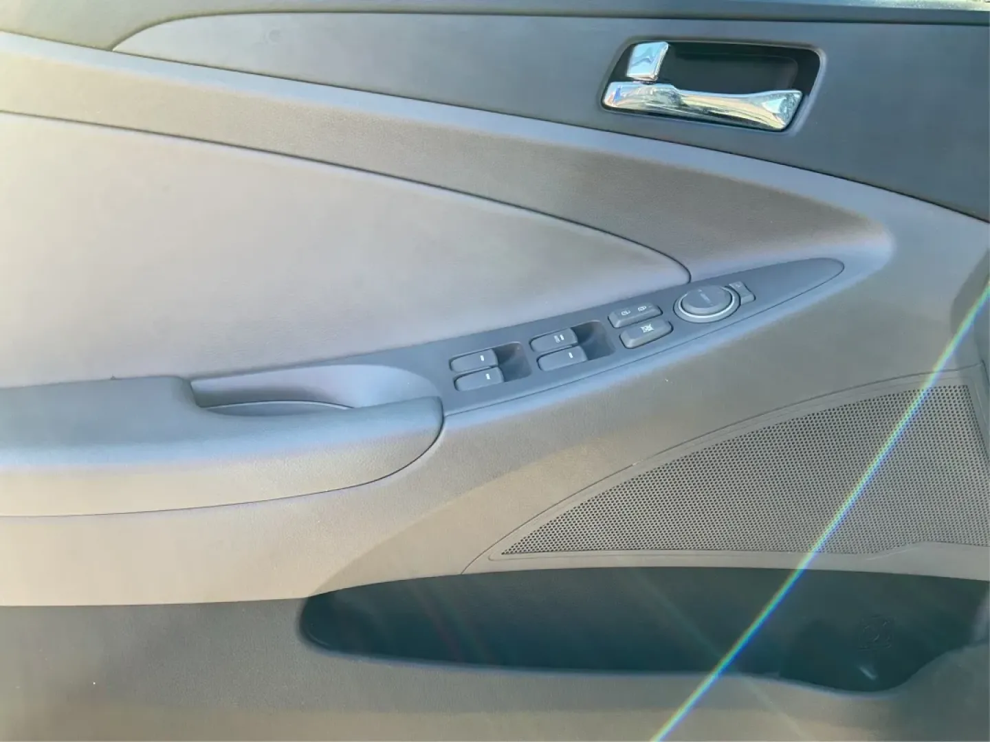 2013 Hyundai Sonata GLS (5NPEB4AC0DH) with an 2.4L I-4 gasoline direct injection engine, located at 8750 N County Rd 25A, Piqua, OH, 45356, (937) 908-9800, 40.164391, -84.232513 - **Drive Your Way to Adventure with the 2013 Hyundai Sonata GLS at Advantage Car and Credit - Piqua!**<br /> <br /> Are you seeking an affordable, stylish, and reliable sedan for your daily commute or weekend getaways? Look no further than the 2013 Hyundai Sonata GLS, available now at **Advantage Car - Photo#18