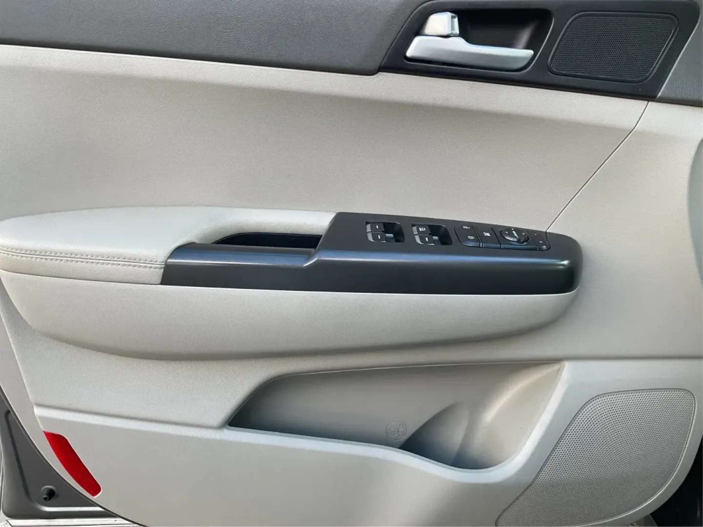 2017 Kia Sportage LX (KNDPM3AC5H7) with an Theta II 2.4L I-4 gasoline direct injection engine, located at 880 E. National Road, Vandalia, OH, 45377, (937) 908-9800, 39.891918, -84.183594 - **Discover Your Next Adventure with the 2017 Kia Sportage LX at Advantage Car and Credit - Vandalia!**<br /> <br /> Are you in the market for a reliable, stylish vehicle that suits your active lifestyle? Look no further than the 2017 Kia Sportage LX! This crossover SUV is not only great for weekend - Photo#18