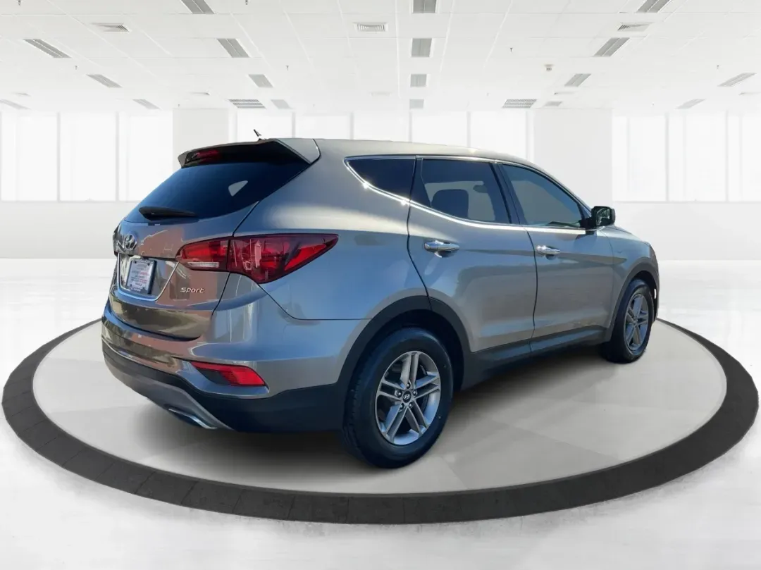 2018 Hyundai Santa Fe 2.4L (5XYZT3LB6JG) with an Theta II 2.4L I-4 gasoline direct injection engine, located at 4508 South Dixie Dr, Moraine, OH, 45439, (937) 908-9800, 39.689976, -84.218452 - Elevate your family adventures and daily commutes with the remarkable 2018 Hyundai Santa Fe, now available at Advantage Car and Credit - Moraine. This SUV is designed to seamlessly fit into your lifestyle, whether you're navigating busy streets, embarking on weekend getaways, or tackling the challen - Photo#2