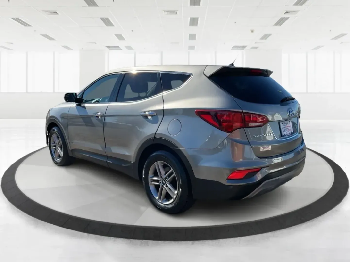 2018 Hyundai Santa Fe 2.4L (5XYZT3LB6JG) with an Theta II 2.4L I-4 gasoline direct injection engine, located at 4508 South Dixie Dr, Moraine, OH, 45439, (937) 908-9800, 39.689976, -84.218452 - Elevate your family adventures and daily commutes with the remarkable 2018 Hyundai Santa Fe, now available at Advantage Car and Credit - Moraine. This SUV is designed to seamlessly fit into your lifestyle, whether you're navigating busy streets, embarking on weekend getaways, or tackling the challen - Photo#4