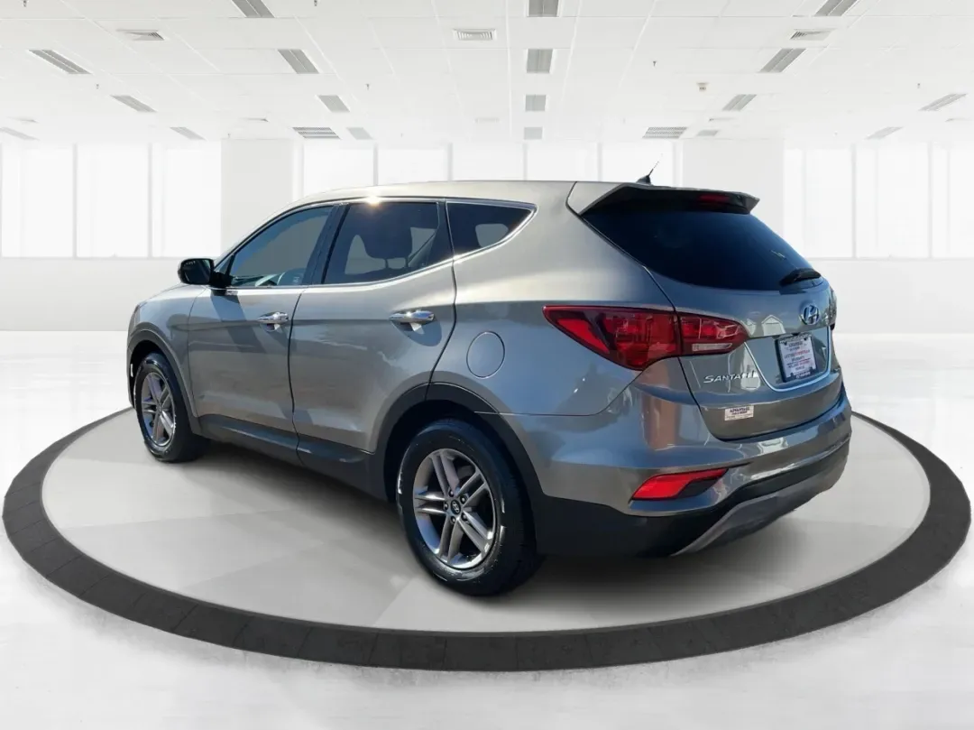 2018 Hyundai Santa Fe 2.4L (5XYZT3LB6JG) with an Theta II 2.4L I-4 gasoline direct injection engine, located at 4508 South Dixie Dr, Moraine, OH, 45439, (937) 908-9800, 39.689976, -84.218452 - Elevate your family adventures and daily commutes with the remarkable 2018 Hyundai Santa Fe, now available at Advantage Car and Credit - Moraine. This SUV is designed to seamlessly fit into your lifestyle, whether you're navigating busy streets, embarking on weekend getaways, or tackling the challen - Photo#4