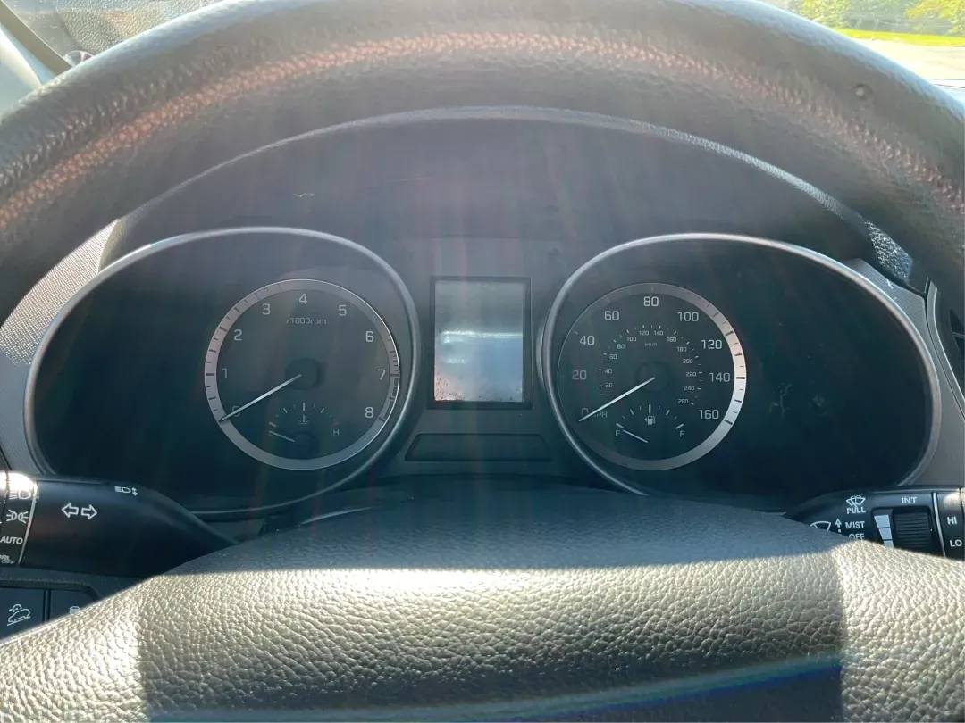 2018 Hyundai Santa Fe 2.4L (5XYZT3LB6JG) with an Theta II 2.4L I-4 gasoline direct injection engine, located at 4508 South Dixie Dr, Moraine, OH, 45439, (937) 908-9800, 39.689976, -84.218452 - Elevate your family adventures and daily commutes with the remarkable 2018 Hyundai Santa Fe, now available at Advantage Car and Credit - Moraine. This SUV is designed to seamlessly fit into your lifestyle, whether you're navigating busy streets, embarking on weekend getaways, or tackling the challen - Photo#15