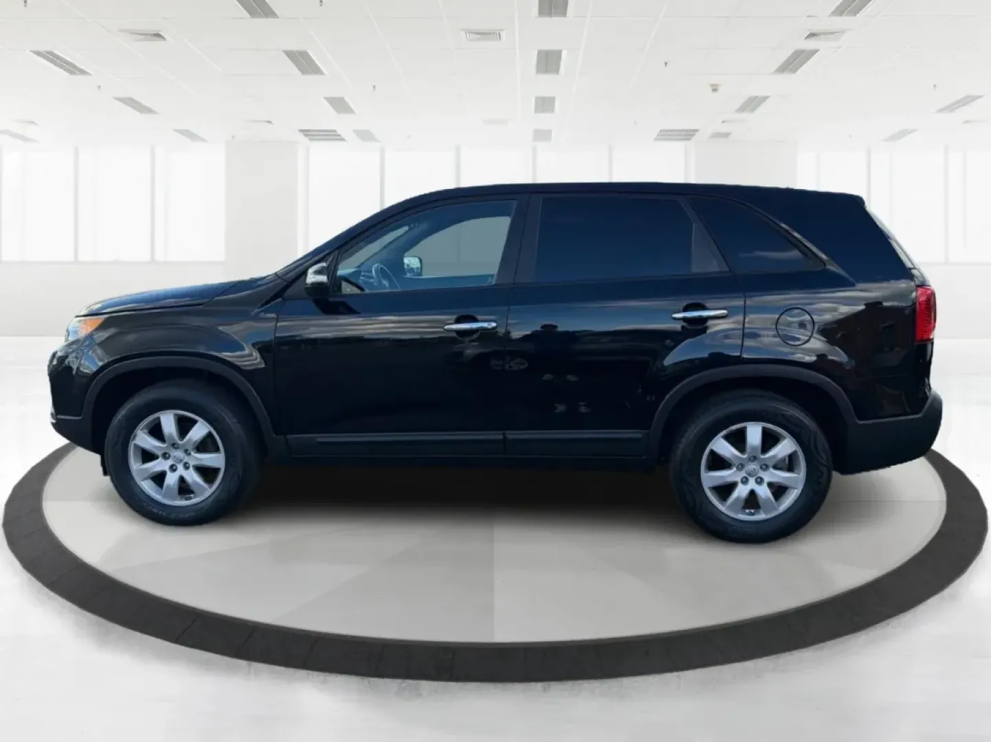 2013 Kia Sorento LX (5XYKT3A15DG) with an 2.4L I-4 DOHC engine, located at 4508 South Dixie Dr, Moraine, OH, 45439, (937) 908-9800, 39.689976, -84.218452 - **Adventure Awaits with the 2013 Kia Sorento LX at Advantage Car and Credit - Moraine!**<br /> <br /> Are you ready for your next family road trip or weekend adventure? The 2013 Kia Sorento LX is the perfect SUV that offers comfort, versatility, and reliability for any lifestyle. Whether you're navi - Photo#5