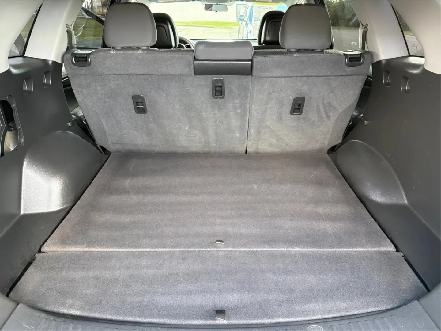 2013 Kia Sorento LX (5XYKT3A15DG) with an 2.4L I-4 DOHC engine, located at 4508 South Dixie Dr, Moraine, OH, 45439, (937) 908-9800, 39.689976, -84.218452 - **Adventure Awaits with the 2013 Kia Sorento LX at Advantage Car and Credit - Moraine!**<br /> <br /> Are you ready for your next family road trip or weekend adventure? The 2013 Kia Sorento LX is the perfect SUV that offers comfort, versatility, and reliability for any lifestyle. Whether you're navi - Photo#12