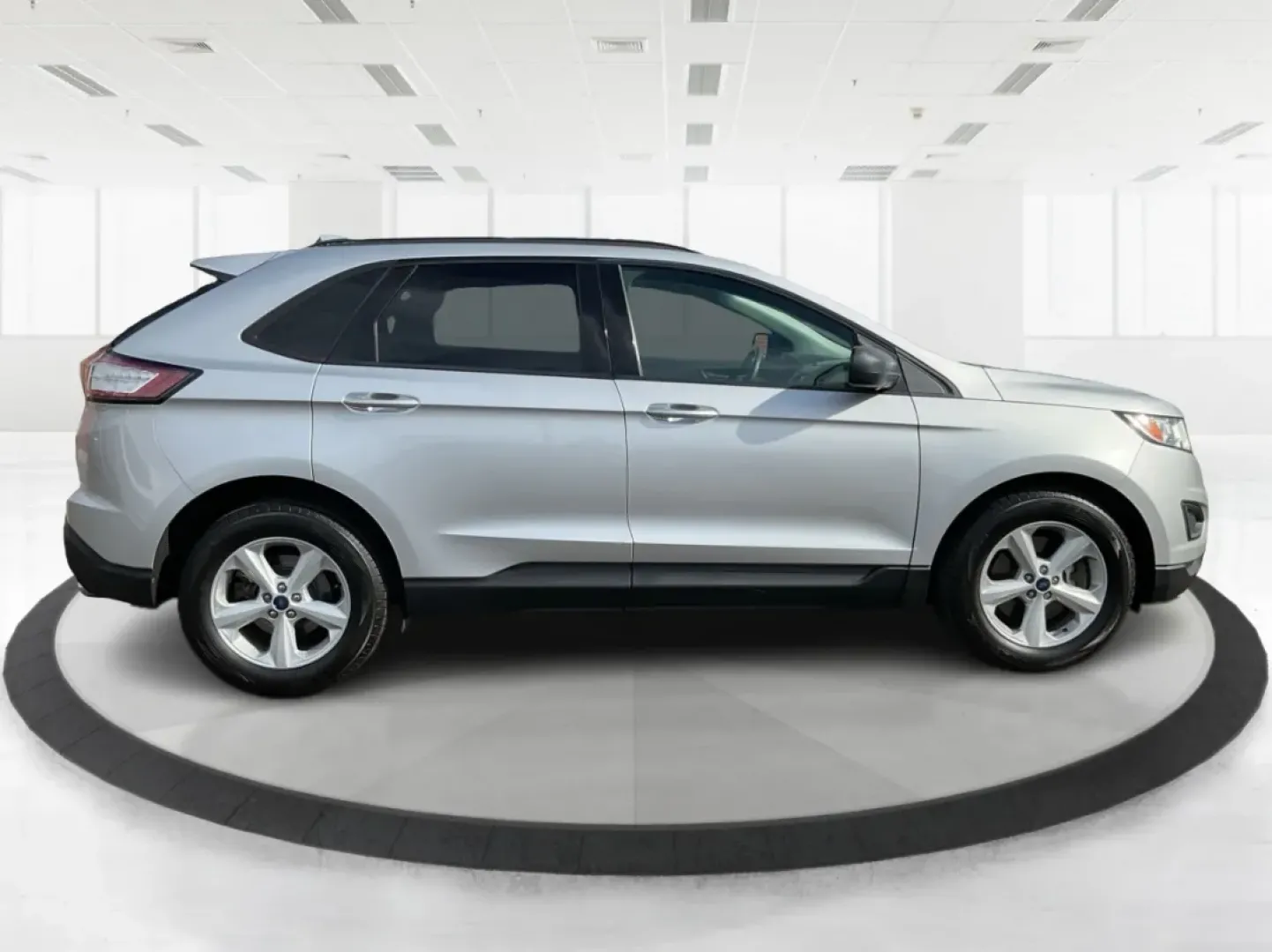 2016 Ford Edge SE (2FMPK4G9XGB) with an EcoBoost 2L I-4 gasoline direct injection engine, located at 1184 Kauffman Ave, Fairborn, OH, 45324, (937) 908-9800, 39.807072, -84.030914 - Rev up your lifestyle with the perfect blend of style, comfort, and utility that the 2016 Ford Edge SE offers! If you're looking for a reliable SUV that seamlessly fits into your busy life-whether it's taking the kids to school, embarking on family adventures, or handling your daily commute-this veh - Photo#1