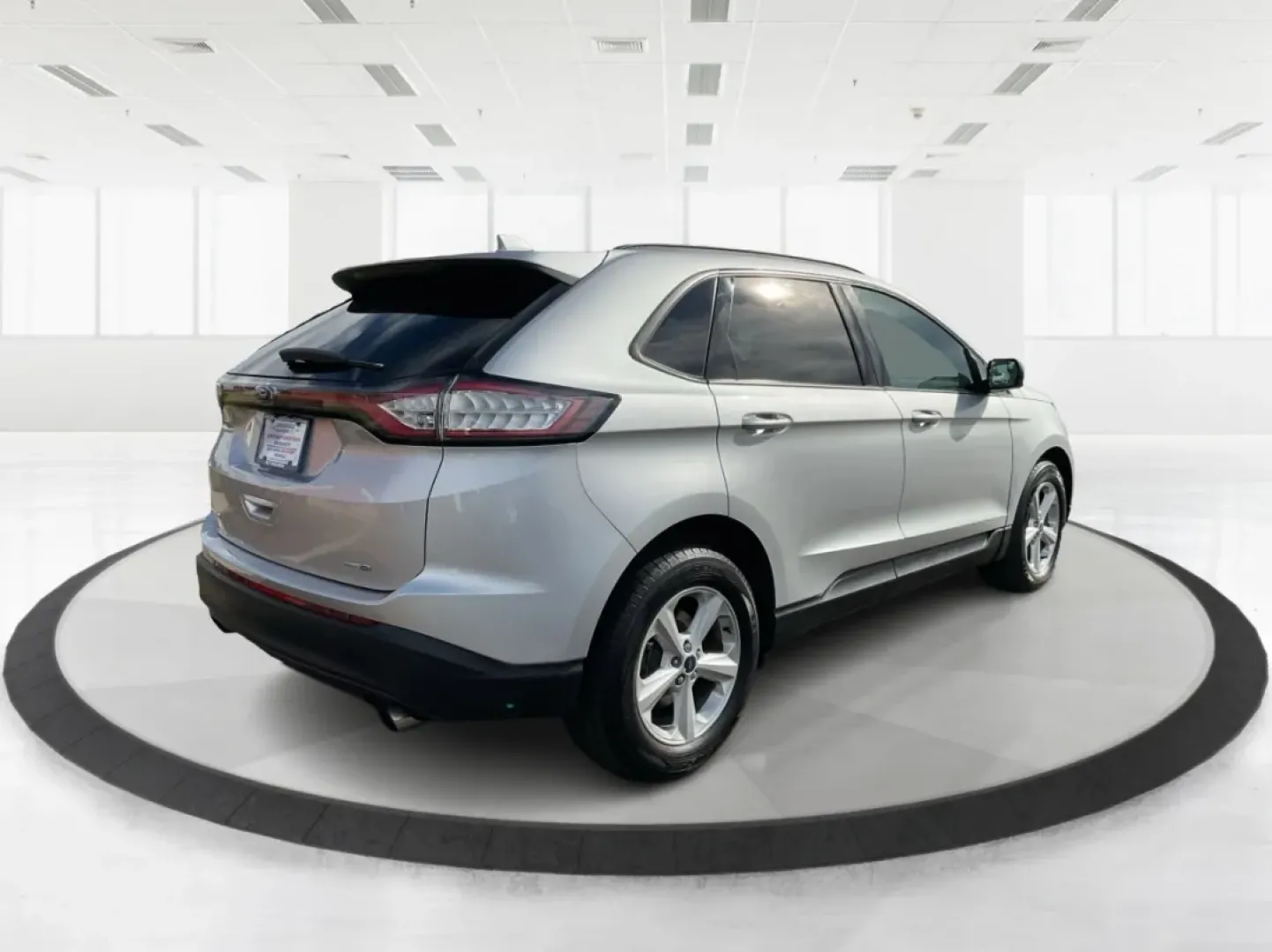 2016 Ford Edge SE (2FMPK4G9XGB) with an EcoBoost 2L I-4 gasoline direct injection engine, located at 1230 East Main St, Xenia, OH, 45385, (937) 908-9800, 39.688026, -83.910172 - Rev up your lifestyle with the perfect blend of style, comfort, and utility that the 2016 Ford Edge SE offers! If you're looking for a reliable SUV that seamlessly fits into your busy life-whether it's taking the kids to school, embarking on family adventures, or handling your daily commute-this veh - Photo#2