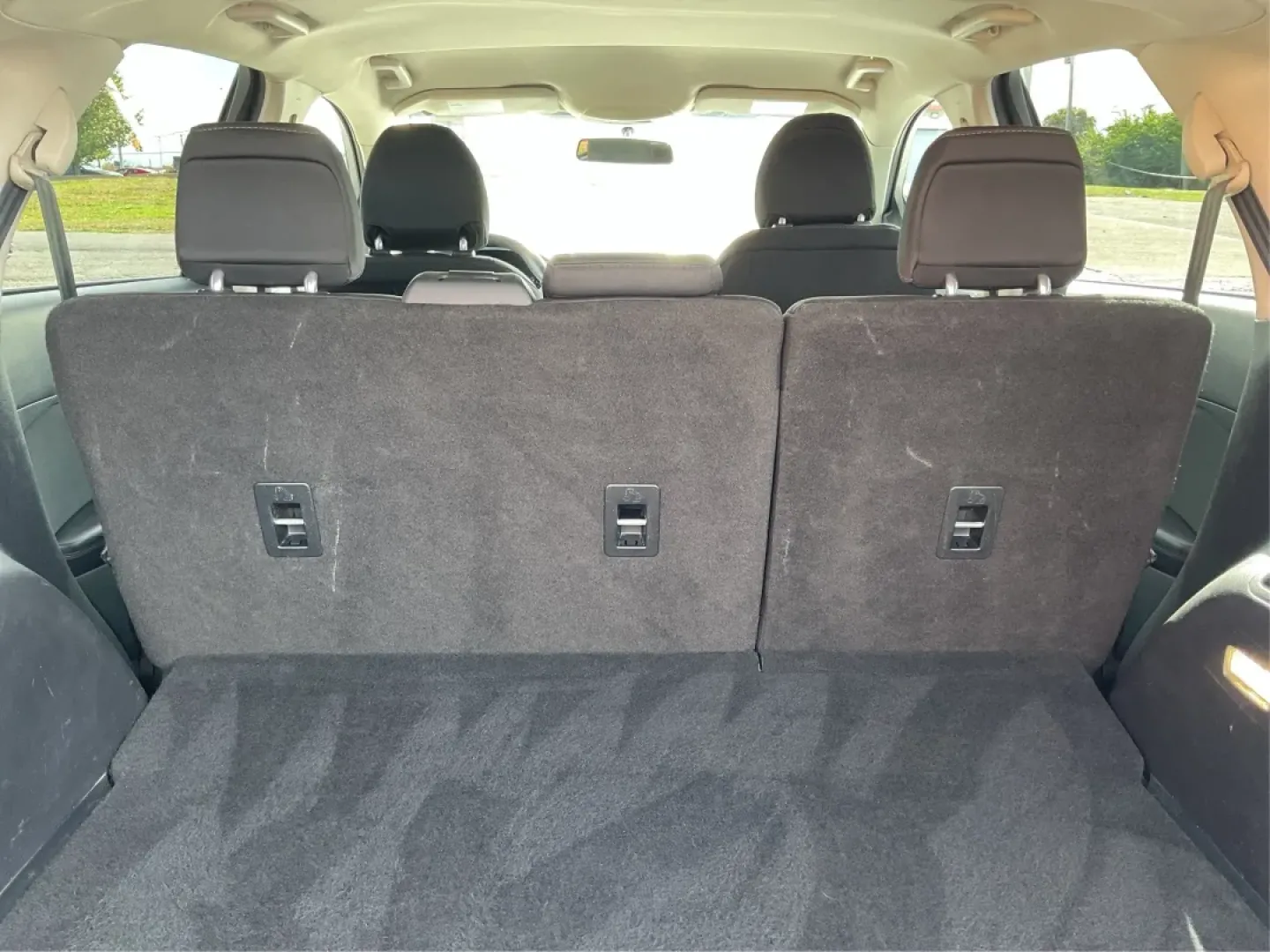 2016 Ford Edge SE (2FMPK4G9XGB) with an EcoBoost 2L I-4 gasoline direct injection engine, located at 1230 East Main St, Xenia, OH, 45385, (937) 908-9800, 39.688026, -83.910172 - Rev up your lifestyle with the perfect blend of style, comfort, and utility that the 2016 Ford Edge SE offers! If you're looking for a reliable SUV that seamlessly fits into your busy life-whether it's taking the kids to school, embarking on family adventures, or handling your daily commute-this veh - Photo#12