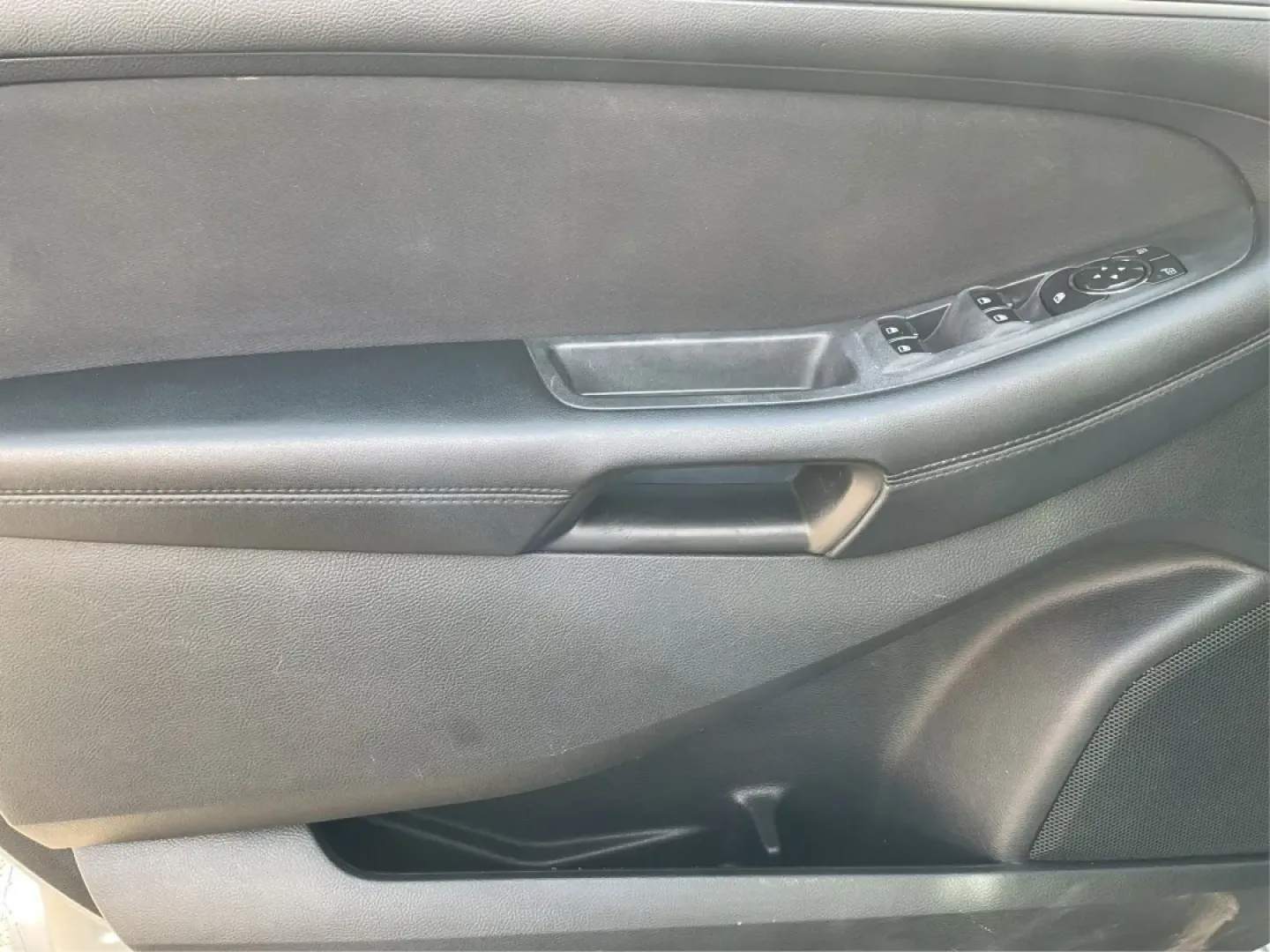 2016 Ford Edge SE (2FMPK4G9XGB) with an EcoBoost 2L I-4 gasoline direct injection engine, located at 1230 East Main St, Xenia, OH, 45385, (937) 908-9800, 39.688026, -83.910172 - Rev up your lifestyle with the perfect blend of style, comfort, and utility that the 2016 Ford Edge SE offers! If you're looking for a reliable SUV that seamlessly fits into your busy life-whether it's taking the kids to school, embarking on family adventures, or handling your daily commute-this veh - Photo#18