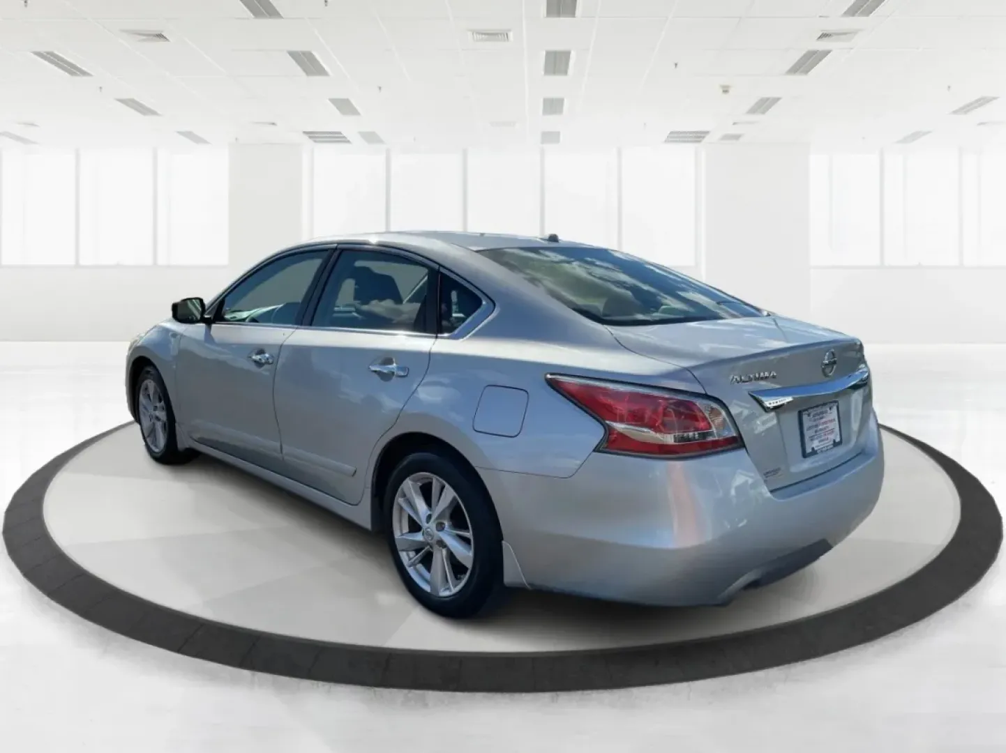 2015 Nissan Altima 2.5 SV (1N4AL3AP8FC) with an 2.5L I-4 DOHC engine, located at 401 Woodman Dr, Riverside, OH, 45431, (937) 908-9800, 39.760899, -84.123421 - **Elevate Your Everyday Life with the 2015 Nissan Altima 2.5 SV from Advantage Car and Credit - Riverside!**<br /> <br /> If you're searching for a vehicle that seamlessly blends comfort, style, and practicality, look no further than this stunning 2015 Nissan Altima 2.5 SV. Perfect for budget-consci - Photo#4