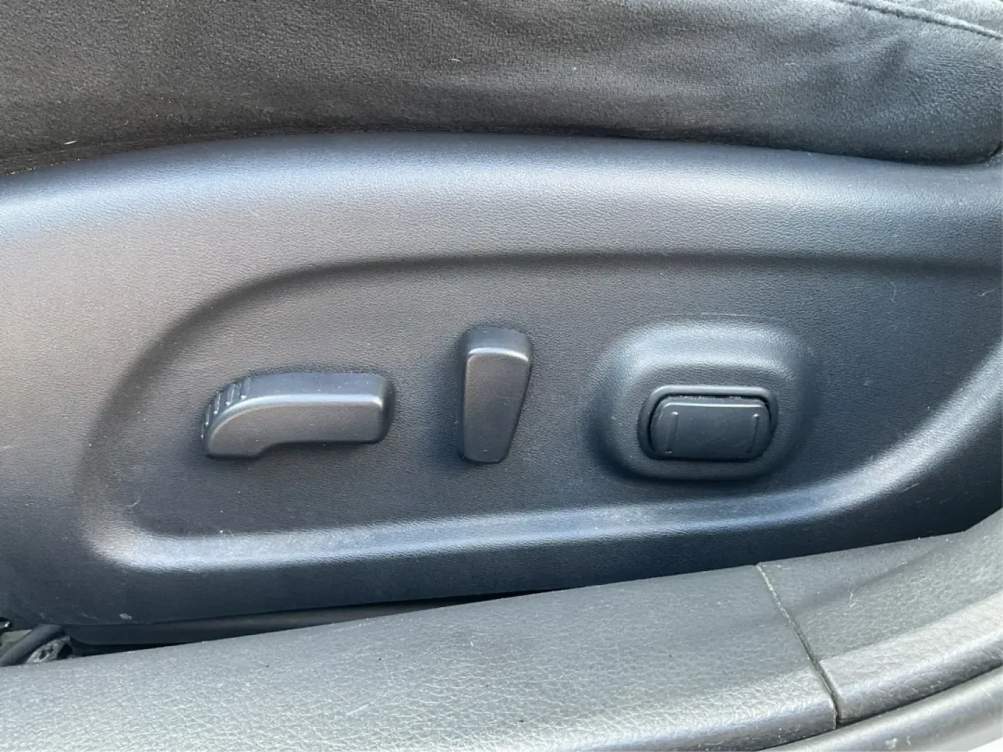 2015 Nissan Altima 2.5 SV (1N4AL3AP8FC) with an 2.5L I-4 DOHC engine, located at 401 Woodman Dr, Riverside, OH, 45431, (937) 908-9800, 39.760899, -84.123421 - **Elevate Your Everyday Life with the 2015 Nissan Altima 2.5 SV from Advantage Car and Credit - Riverside!**<br /> <br /> If you're searching for a vehicle that seamlessly blends comfort, style, and practicality, look no further than this stunning 2015 Nissan Altima 2.5 SV. Perfect for budget-consci - Photo#17