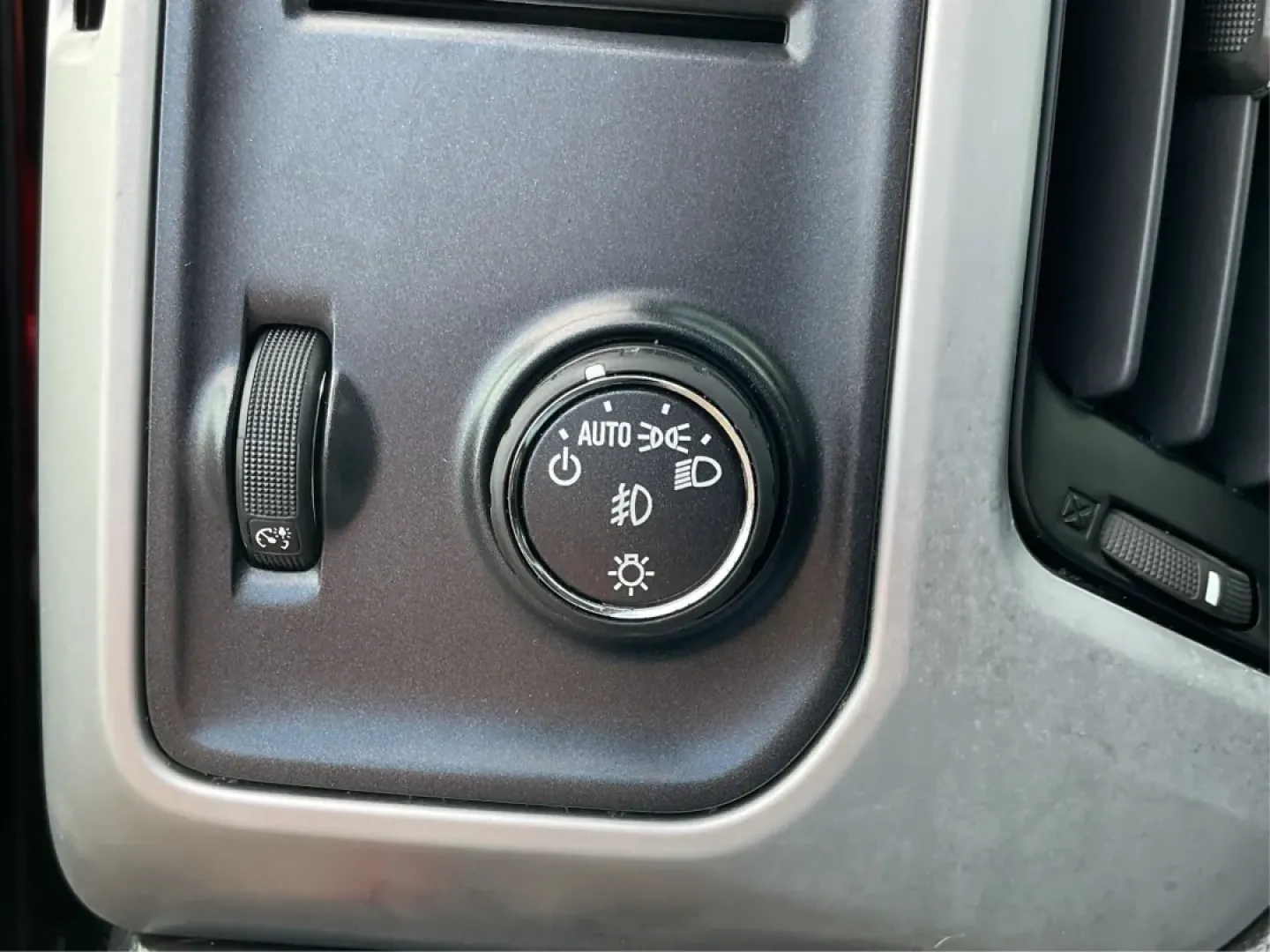 2014 GMC Sierra 1500 SLE (1GTR1UECXEZ) with an Other engine, located at 1099 N County Rd 25A , Troy, OH, 45373, (937) 908-9800, 40.057079, -84.212883 - **Unleash Adventure with the 2014 GMC Sierra 1500 at Advantage Car and Credit - Troy, OH!**<br /> <br /> Are you ready to elevate your everyday adventures? Whether you're a busy professional seeking a reliable commuter, a growing family in need of ample space, or an outdoor enthusiast looking for a - Photo#16