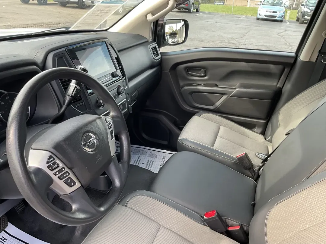 2021 Nissan TITAN Crew Cab S 4x4 (1N6AA1EC4MN) with an Endurance 5.6L V-8 gasoline direct injection engine, located at 1099 N County Rd 25A , Troy, OH, 45373, (937) 908-9800, 40.057079, -84.212883 - 2021 Nissan TITAN Crew Cab S 4x4 - Photo#9