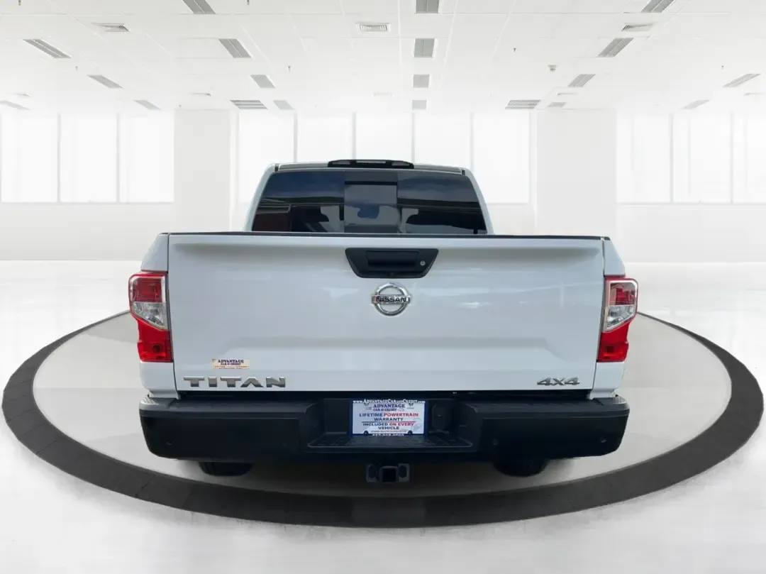 2021 Nissan TITAN Crew Cab S 4x4 (1N6AA1EC4MN) with an Endurance 5.6L V-8 gasoline direct injection engine, 9A transmission, located at 4508 South Dixie Dr, Moraine, OH, 45439, (937) 908-9800, 39.689976, -84.218452 - Discover ultimate versatility and rugged capability with this 2021 Nissan TITAN Crew Cab S 4x4, now available at Advantage Car and Credit in Piqua, OH. Whether you're navigating the bustling streets of Piqua or heading out for weekend adventures, this truck is designed to adapt to your lifestyle. Pe - Photo#3