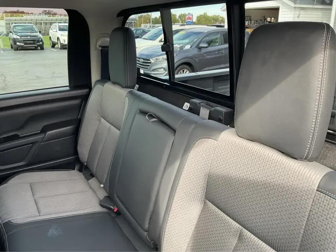 2021 Nissan TITAN Crew Cab S 4x4 (1N6AA1EC4MN) with an Endurance 5.6L V-8 gasoline direct injection engine, 9A transmission, located at 4508 South Dixie Dr, Moraine, OH, 45439, (937) 908-9800, 39.689976, -84.218452 - Discover ultimate versatility and rugged capability with this 2021 Nissan TITAN Crew Cab S 4x4, now available at Advantage Car and Credit in Piqua, OH. Whether you're navigating the bustling streets of Piqua or heading out for weekend adventures, this truck is designed to adapt to your lifestyle. Pe - Photo#10