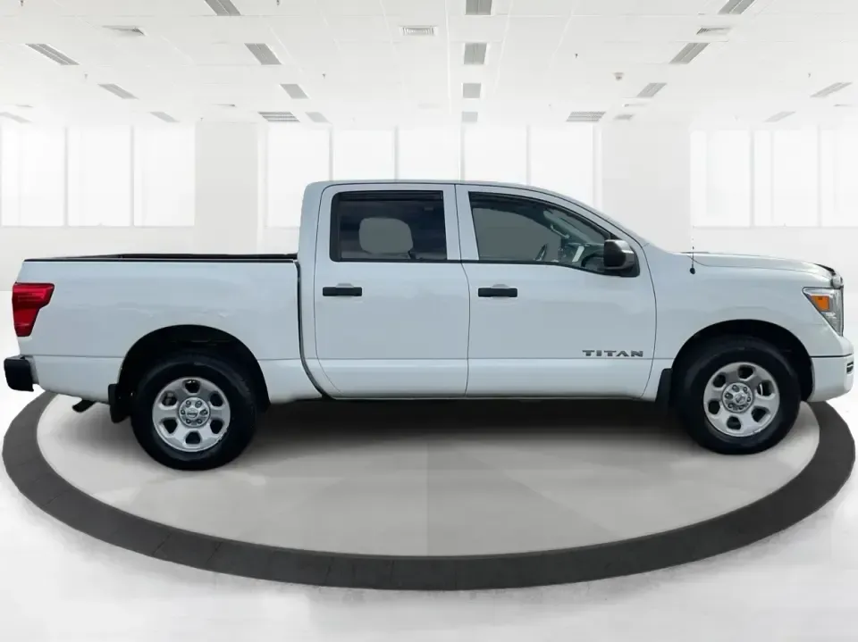 2021 Nissan TITAN Crew Cab S 4x4 (1N6AA1EC4MN) with an Endurance 5.6L V-8 gasoline direct injection engine, 9A transmission, located at 1099 N County Rd 25A , Troy, OH, 45373, (937) 908-9800, 40.057079, -84.212883 - Discover ultimate versatility and rugged capability with this 2021 Nissan TITAN Crew Cab S 4x4, now available at Advantage Car and Credit in Piqua, OH. Whether you're navigating the bustling streets of Piqua or heading out for weekend adventures, this truck is designed to adapt to your lifestyle. Pe - Photo#1