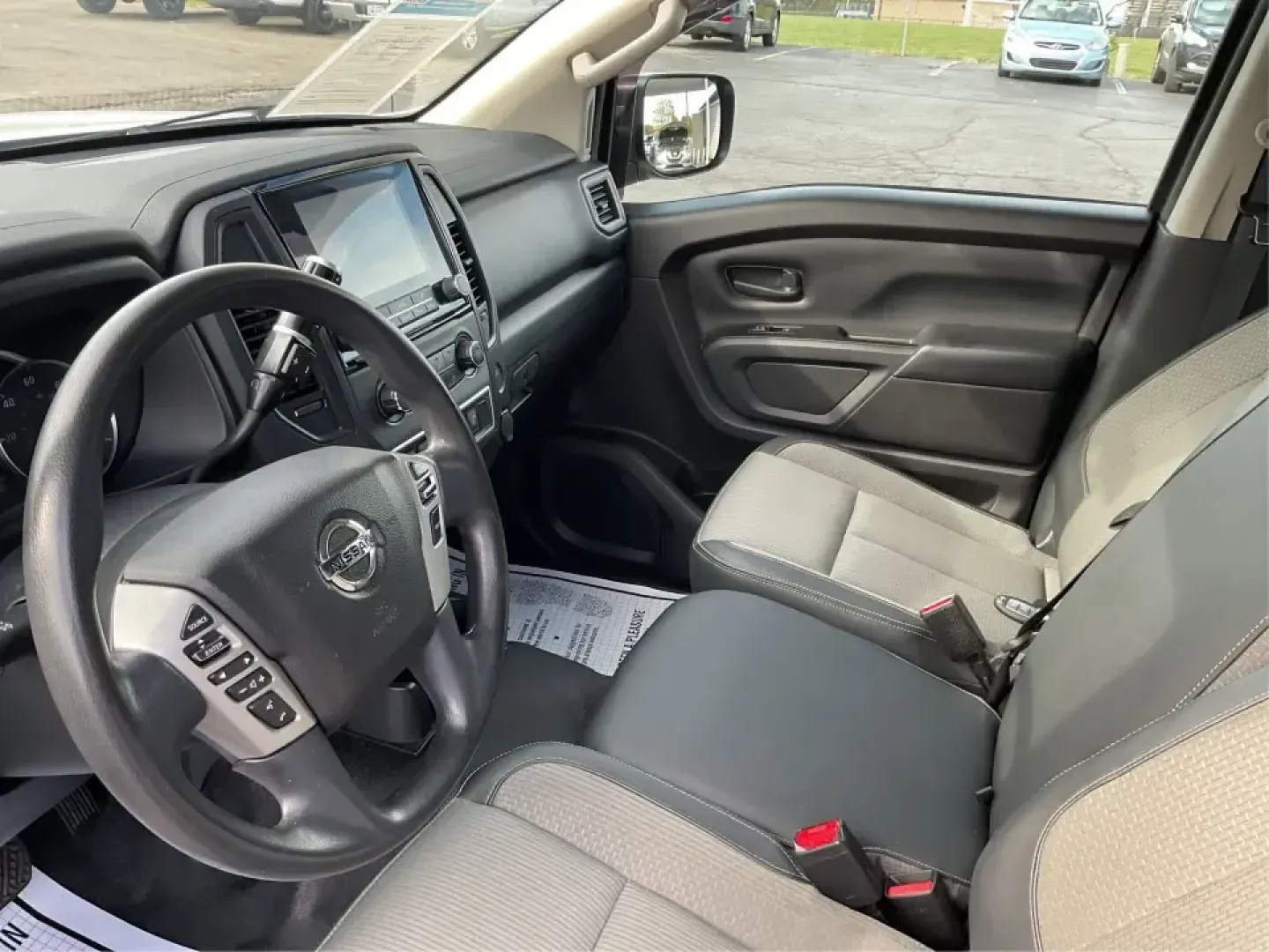 2021 Nissan TITAN Crew Cab S 4x4 (1N6AA1EC4MN) with an Endurance 5.6L V-8 gasoline direct injection engine, 9A transmission, located at 1184 Kauffman Ave, Fairborn, OH, 45324, (937) 908-9800, 39.807072, -84.030914 - Discover ultimate versatility and rugged capability with this 2021 Nissan TITAN Crew Cab S 4x4, now available at Advantage Car and Credit in Piqua, OH. Whether you're navigating the bustling streets of Piqua or heading out for weekend adventures, this truck is designed to adapt to your lifestyle. Pe - Photo#9