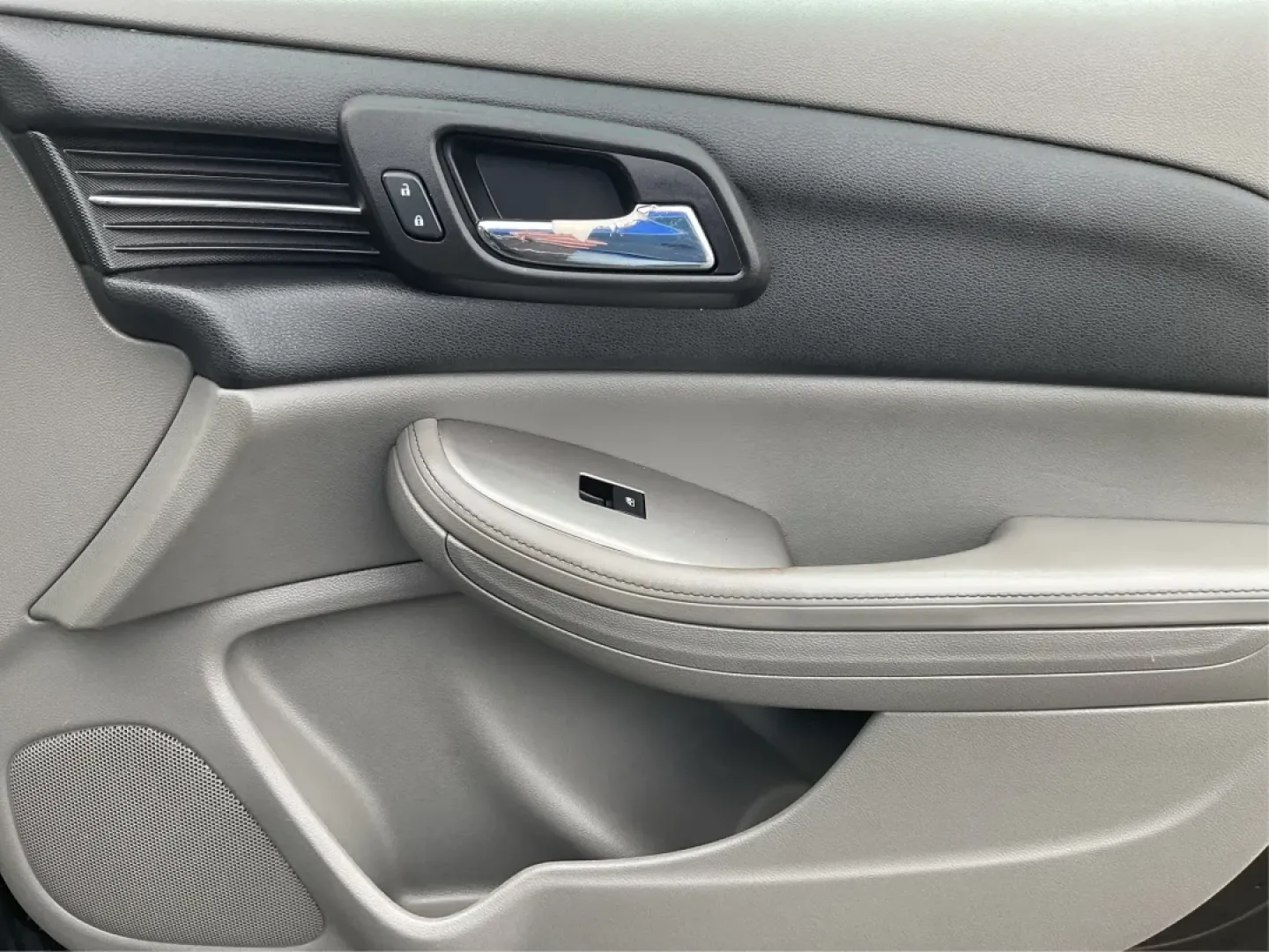 2014 Chevrolet Malibu 1LS (1G11B5SLXEF) with an ECOTEC 2.5L I-4 gasoline direct injection engine, located at 880 E. National Road, Vandalia, OH, 45377, (937) 908-9800, 39.891918, -84.183594 - **Discover Your Next Adventure with the 2014 Chevrolet Malibu at Advantage Car and Credit - Vandalia!**<br /> <br /> Are you on the lookout for a reliable, stylish vehicle that fits seamlessly into your busy lifestyle? Look no further! The 2014 Chevrolet Malibu 1LS is your perfect companion for dail - Photo#20