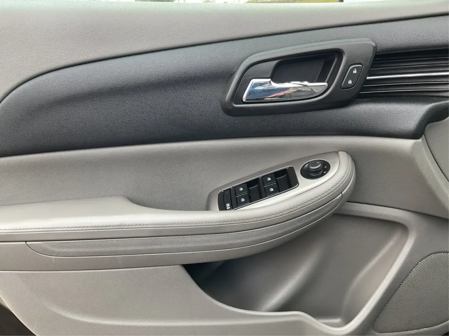 2014 Chevrolet Malibu 1LS (1G11B5SLXEF) with an ECOTEC 2.5L I-4 gasoline direct injection engine, located at 8750 N County Rd 25A, Piqua, OH, 45356, (937) 908-9800, 40.164391, -84.232513 - **Discover Your Next Adventure with the 2014 Chevrolet Malibu at Advantage Car and Credit - Vandalia!**<br /> <br /> Are you on the lookout for a reliable, stylish vehicle that fits seamlessly into your busy lifestyle? Look no further! The 2014 Chevrolet Malibu 1LS is your perfect companion for dail - Photo#19