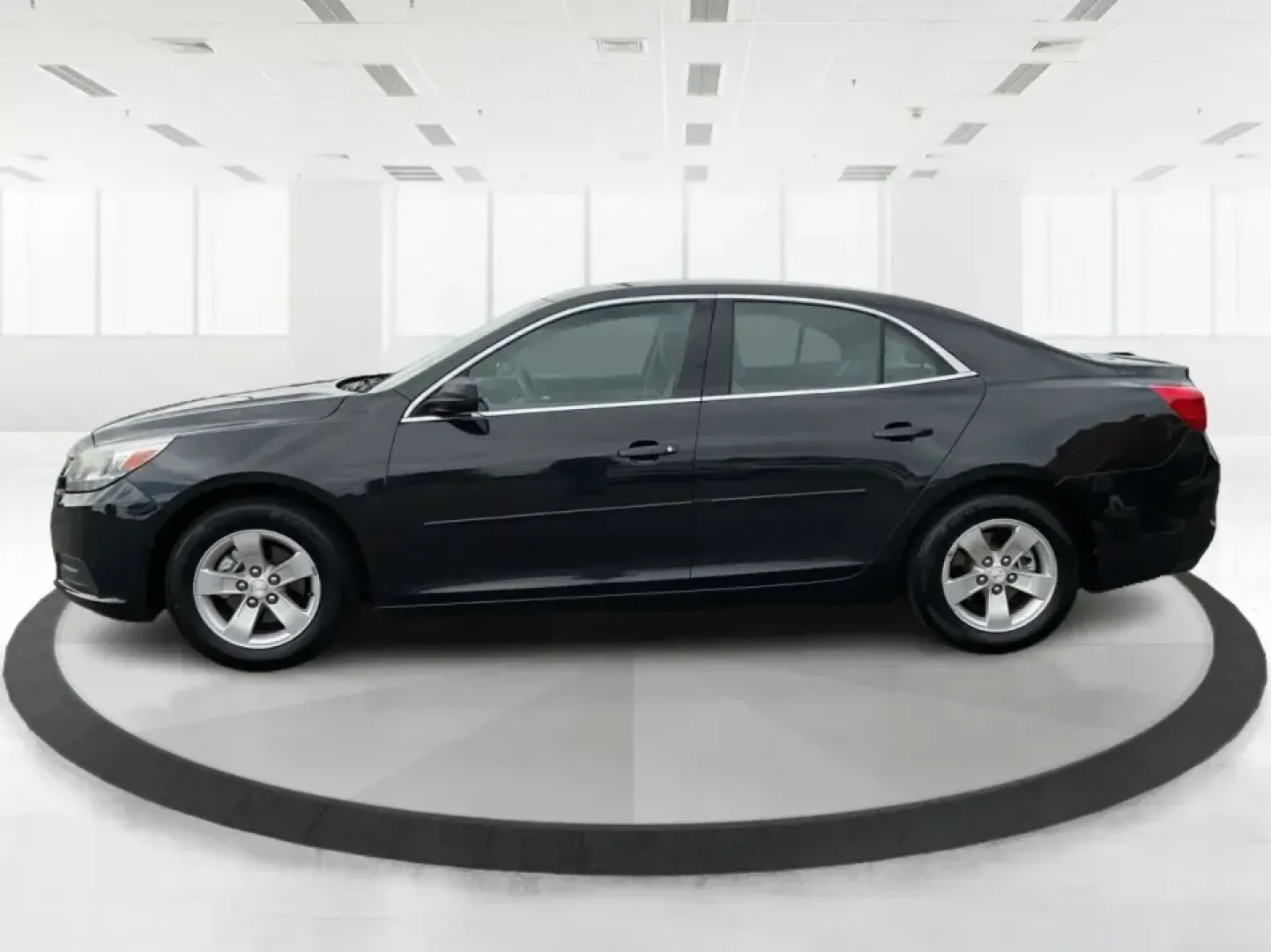 2014 Chevrolet Malibu 1LS (1G11B5SLXEF) with an ECOTEC 2.5L I-4 gasoline direct injection engine, 6-Speed Automatic transmission, located at 4508 South Dixie Dr, Moraine, OH, 45439, (937) 908-9800, 39.689976, -84.218452 - **Discover Your Next Adventure with the 2014 Chevrolet Malibu at Advantage Car and Credit - Vandalia!**<br /> <br /> Are you on the lookout for a reliable, stylish vehicle that fits seamlessly into your busy lifestyle? Look no further! The 2014 Chevrolet Malibu 1LS is your perfect companion for dail - Photo#5