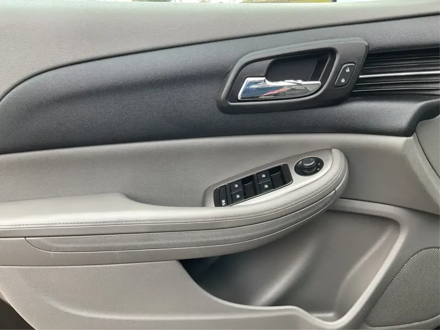 2014 Chevrolet Malibu 1LS (1G11B5SLXEF) with an ECOTEC 2.5L I-4 gasoline direct injection engine, 6-Speed Automatic transmission, located at 4508 South Dixie Dr, Moraine, OH, 45439, (937) 908-9800, 39.689976, -84.218452 - **Discover Your Next Adventure with the 2014 Chevrolet Malibu at Advantage Car and Credit - Vandalia!**<br /> <br /> Are you on the lookout for a reliable, stylish vehicle that fits seamlessly into your busy lifestyle? Look no further! The 2014 Chevrolet Malibu 1LS is your perfect companion for dail - Photo#19