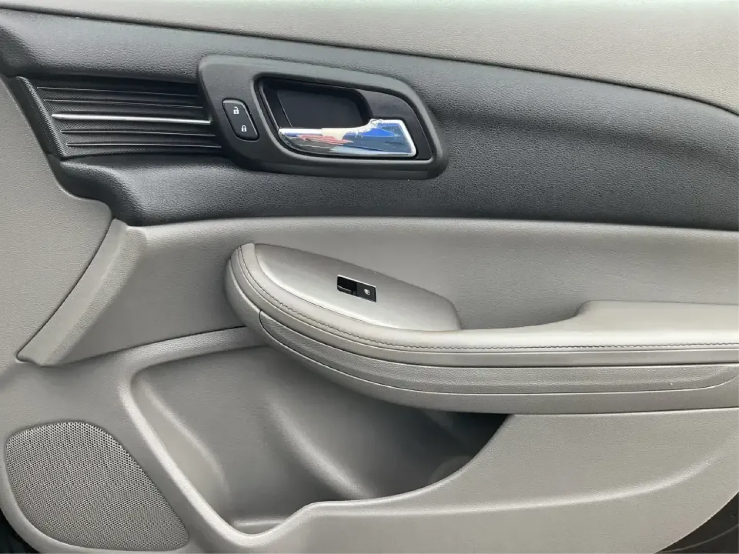 2014 Chevrolet Malibu 1LS (1G11B5SLXEF) with an ECOTEC 2.5L I-4 gasoline direct injection engine, 6-Speed Automatic transmission, located at 4508 South Dixie Dr, Moraine, OH, 45439, (937) 908-9800, 39.689976, -84.218452 - **Discover Your Next Adventure with the 2014 Chevrolet Malibu at Advantage Car and Credit - Vandalia!**<br /> <br /> Are you on the lookout for a reliable, stylish vehicle that fits seamlessly into your busy lifestyle? Look no further! The 2014 Chevrolet Malibu 1LS is your perfect companion for dail - Photo#20