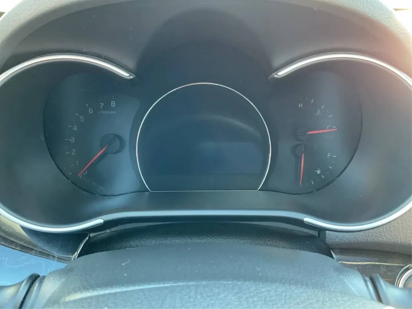 2014 Kia Sorento LX (5XYKTDA61EG) with an 2.4L I-4 gasoline direct injection engine, located at 880 E. National Road, Vandalia, OH, 45377, (937) 908-9800, 39.891918, -84.183594 - **Adventure Awaits with the 2014 Kia Sorento LX Perfect for Families and Road Warriors Alike!**<br /> <br /> At Advantage Car and Credit - Vandalia, we understand that your vehicle is more than just a mode of transportation; it's an essential part of your lifestyle. If you're looking for a versatil - Photo#15