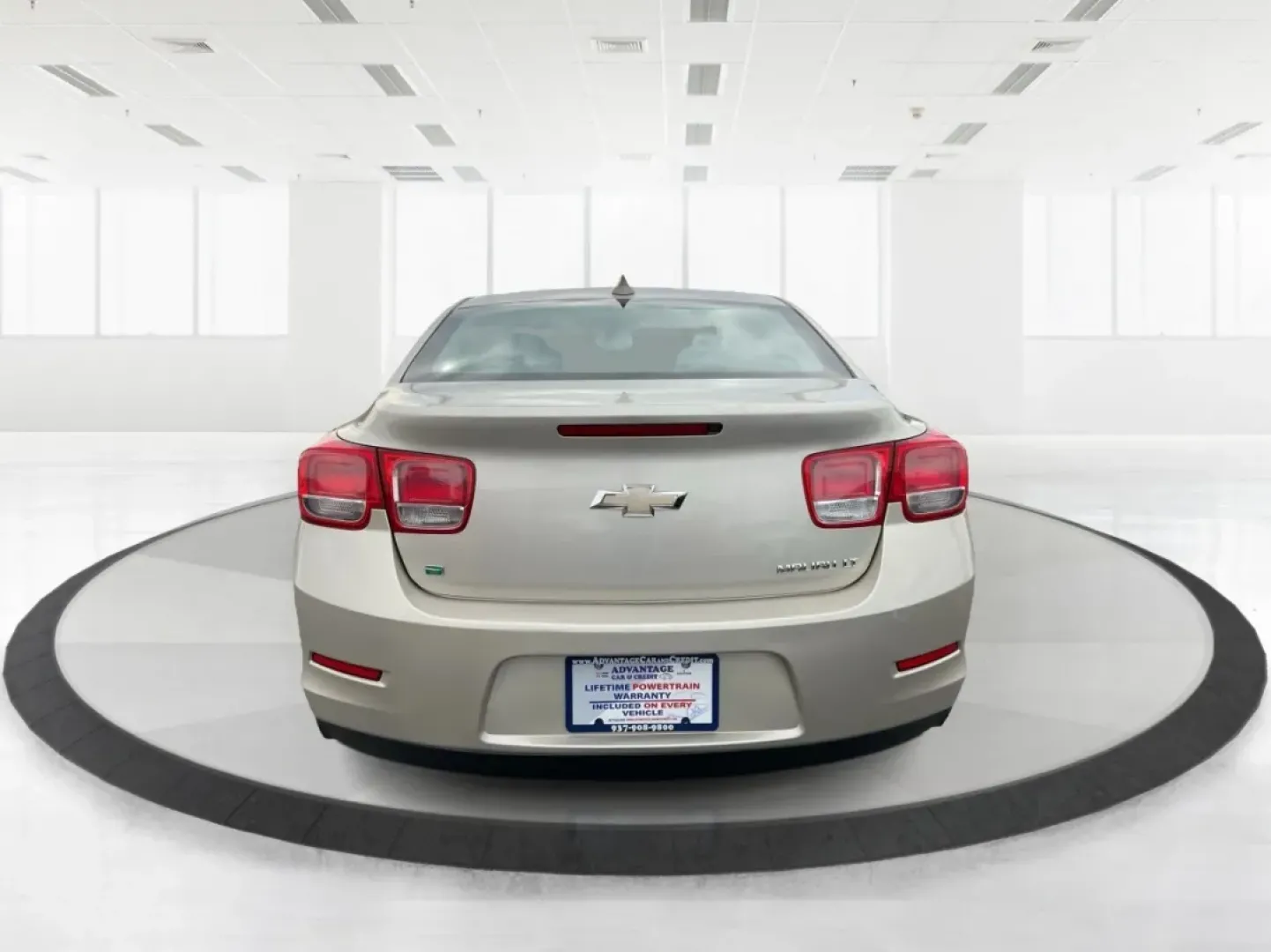 2015 Chevrolet Malibu 2LT (1G11D5SL3FF) with an ECOTEC 2.5L I-4 gasoline direct injection engine, located at 4508 South Dixie Dr, Moraine, OH, 45439, (937) 908-9800, 39.689976, -84.218452 - Experience the joy of driving with the 2015 Chevrolet Malibu 2LT, the perfect sedan for busy professionals, growing families, and anyone seeking a reliable ride for their daily adventures. Whether you're commuting to work, shuttling kids to school, or embarking on weekend trips, this sleek sedan, wi - Photo#3