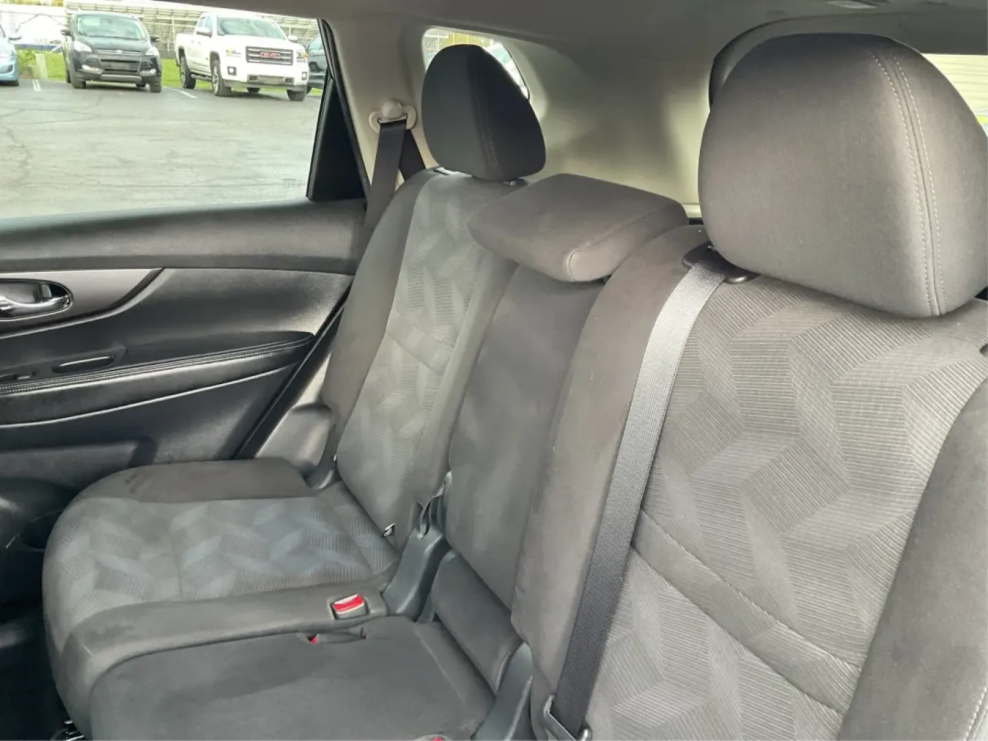 2016 Nissan Rogue S (KNMAT2MV7GP) with an 2.5L I-4 DOHC engine, located at 8750 N County Rd 25A, Piqua, OH, 45356, (937) 908-9800, 40.164391, -84.232513 - **Explore New Horizons with the 2016 Nissan Rogue: Your Ideal Adventure Companion!**<br /> <br /> Are you ready to elevate your driving experience and embark on new adventures? Look no further than this stunning 2016 Nissan Rogue, perfect for family outings, weekend getaways, or those long commutes - Photo#10