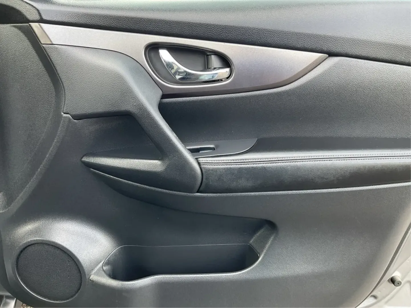 2016 Nissan Rogue S (KNMAT2MV7GP) with an 2.5L I-4 DOHC engine, located at 8750 N County Rd 25A, Piqua, OH, 45356, (937) 908-9800, 40.164391, -84.232513 - **Explore New Horizons with the 2016 Nissan Rogue: Your Ideal Adventure Companion!**<br /> <br /> Are you ready to elevate your driving experience and embark on new adventures? Look no further than this stunning 2016 Nissan Rogue, perfect for family outings, weekend getaways, or those long commutes - Photo#18