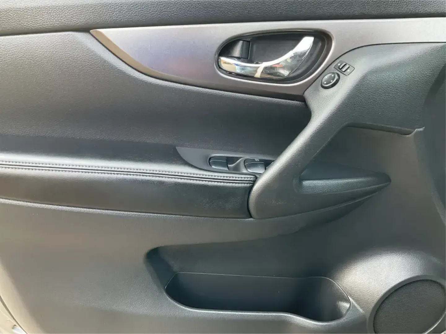 2016 Nissan Rogue S (KNMAT2MV7GP) with an 2.5L I-4 DOHC engine, CVT transmission, located at 880 E. National Road, Vandalia, OH, 45377, (937) 908-9800, 39.891918, -84.183594 - **Explore New Horizons with the 2016 Nissan Rogue: Your Ideal Adventure Companion!**<br /> <br /> Are you ready to elevate your driving experience and embark on new adventures? Look no further than this stunning 2016 Nissan Rogue, perfect for family outings, weekend getaways, or those long commutes - Photo#17