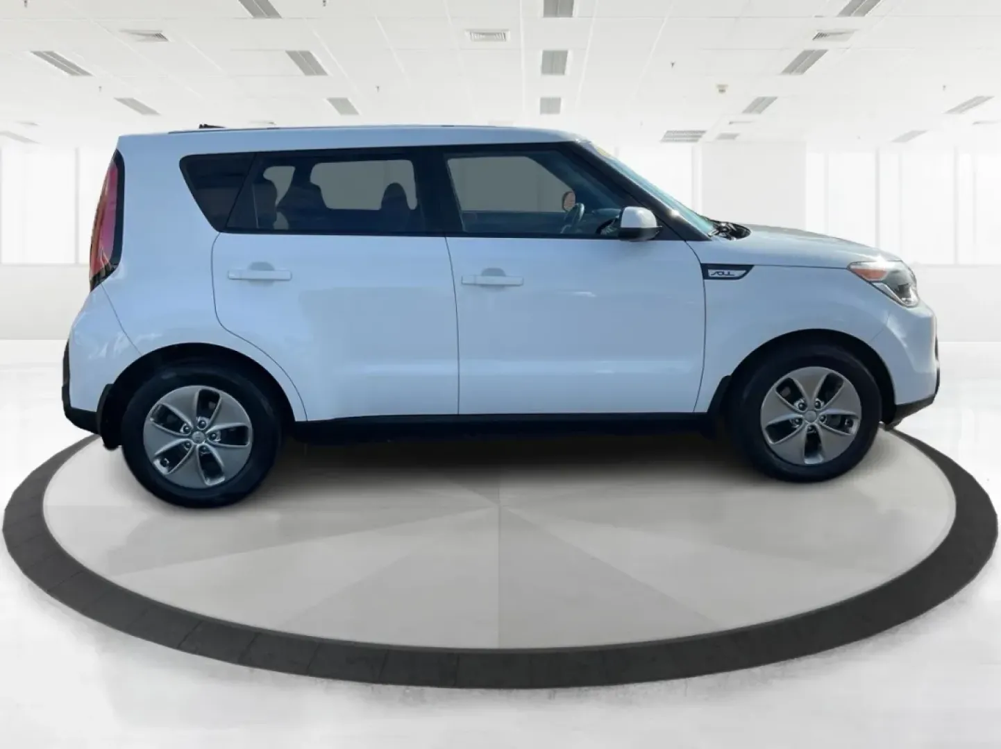 2015 Kia Soul Base (KNDJN2A25F7) with an Other engine, located at 1951 S Dayton Lakeview Rd., New Carlisle, OH, 45344, (937) 908-9800, 39.890999, -84.050255 - Experience the perfect blend of comfort, versatility, and style with the 2015 Kia Soul, available now at Advantage Car and Credit in New Carlisle, OH. Whether you're a busy professional navigating long commutes or a growing family seeking a spacious and safe ride, this vehicle is designed to elevate - Photo#1