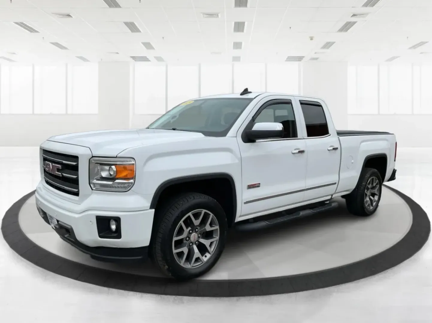 2015 GMC Sierra 1500 SLT (1GTV2VEC7FZ) with an EcoTec3 6.2L V-8 gasoline direct injection engine, located at 1230 East Main St, Xenia, OH, 45385, (937) 908-9800, 39.688026, -83.910172 - **Unlock Your Adventures with the 2015 GMC Sierra 1500 SLT at Advantage Car and Credit - Piqua!**<br /> <br /> If you're seeking a reliable companion for your weekend adventures or a powerful workhorse for everyday tasks, look no further than this stunning 2015 GMC Sierra 1500 SLT. With its robust c - Photo#8
