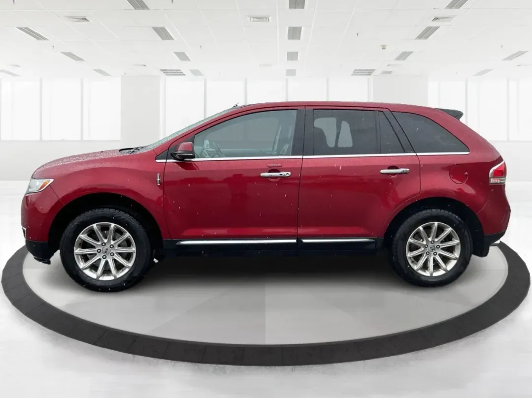 2013 Lincoln MKX Base (2LMDJ8JK8DB) with an Other engine, located at 1951 S Dayton Lakeview Rd., New Carlisle, OH, 45344, (937) 908-9800, 39.890999, -84.050255 - **Drive in Style and Comfort: 2013 Lincoln MKX at Advantage Car and Credit!**<br /> <br /> Are you ready to elevate your daily commute or weekend adventures? The 2013 Lincoln MKX is the perfect vehicle for those seeking luxury, reliability, and versatility. Whether you're a growing family looking fo - Photo#5