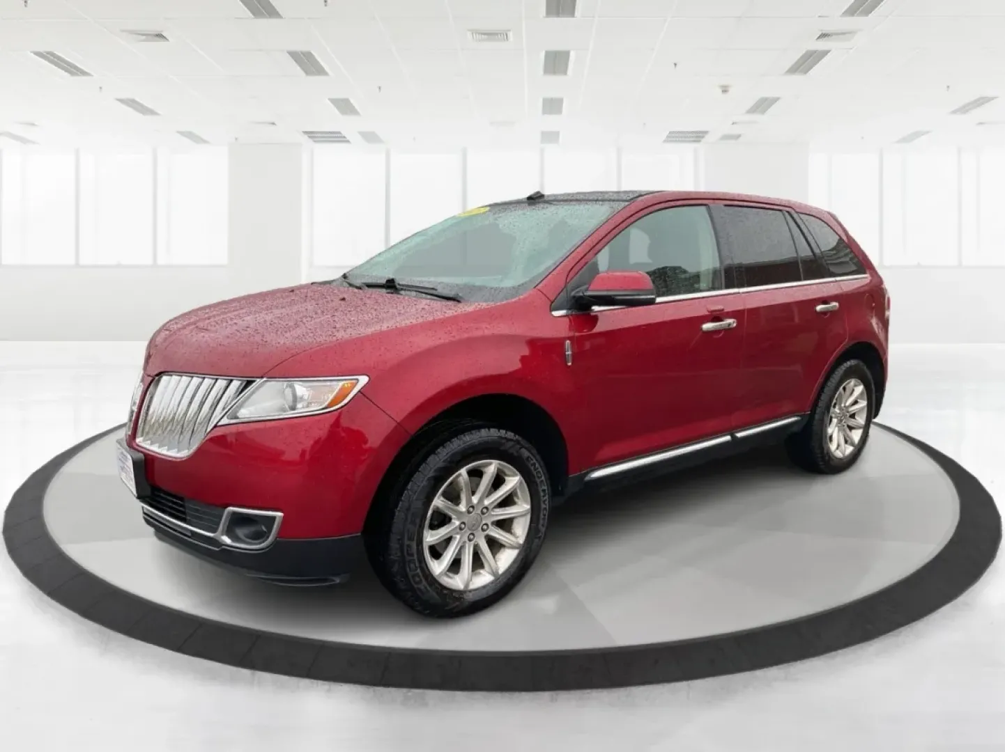 2013 Lincoln MKX Base (2LMDJ8JK8DB) with an Other engine, located at 1951 S Dayton Lakeview Rd., New Carlisle, OH, 45344, (937) 908-9800, 39.890999, -84.050255 - **Drive in Style and Comfort: 2013 Lincoln MKX at Advantage Car and Credit!**<br /> <br /> Are you ready to elevate your daily commute or weekend adventures? The 2013 Lincoln MKX is the perfect vehicle for those seeking luxury, reliability, and versatility. Whether you're a growing family looking fo - Photo#8