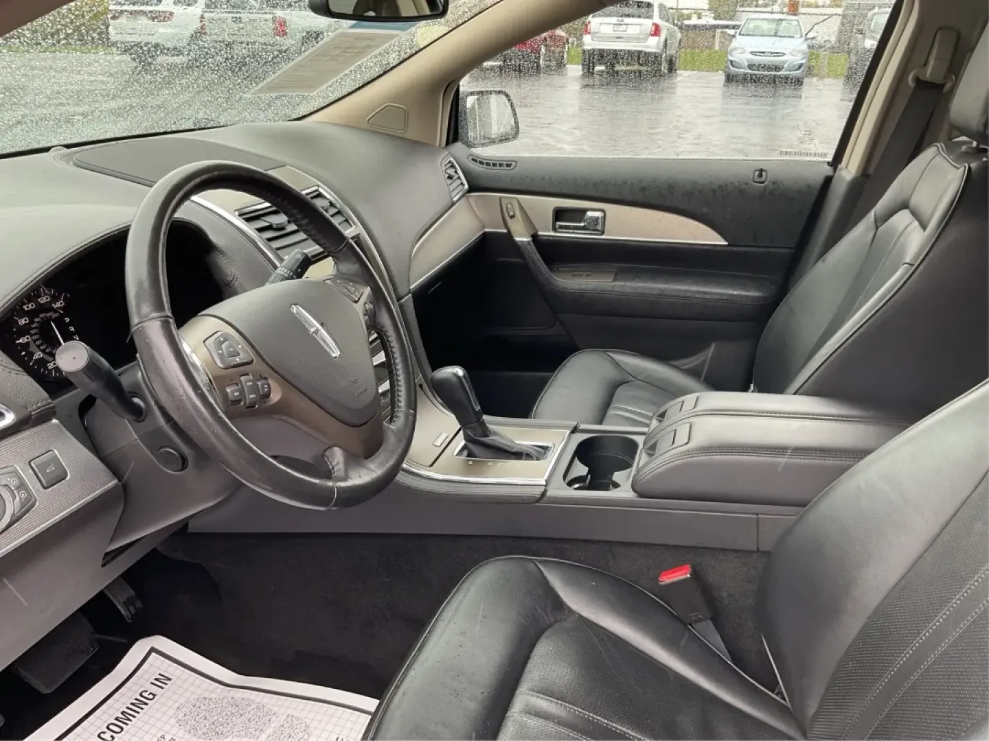 2013 Lincoln MKX Base (2LMDJ8JK8DB) with an Other engine, located at 1951 S Dayton Lakeview Rd., New Carlisle, OH, 45344, (937) 908-9800, 39.890999, -84.050255 - **Drive in Style and Comfort: 2013 Lincoln MKX at Advantage Car and Credit!**<br /> <br /> Are you ready to elevate your daily commute or weekend adventures? The 2013 Lincoln MKX is the perfect vehicle for those seeking luxury, reliability, and versatility. Whether you're a growing family looking fo - Photo#9