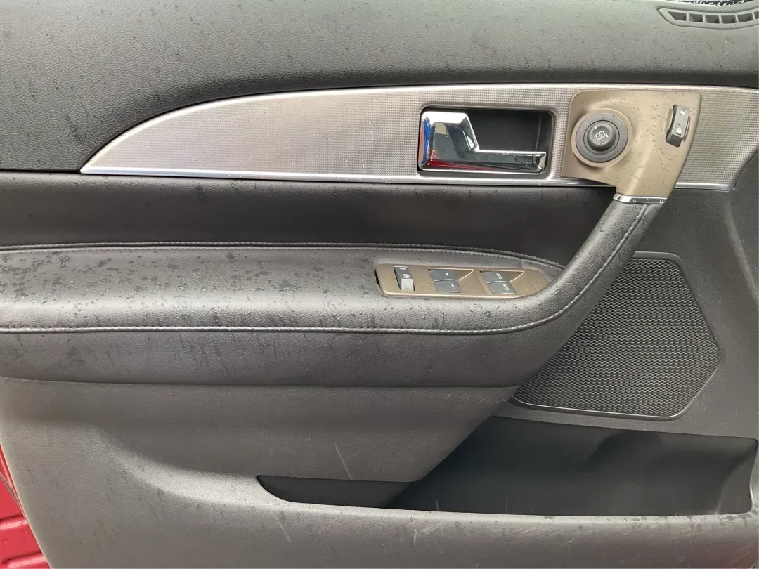 2013 Lincoln MKX Base (2LMDJ8JK8DB) with an Other engine, located at 1951 S Dayton Lakeview Rd., New Carlisle, OH, 45344, (937) 908-9800, 39.890999, -84.050255 - **Drive in Style and Comfort: 2013 Lincoln MKX at Advantage Car and Credit!**<br /> <br /> Are you ready to elevate your daily commute or weekend adventures? The 2013 Lincoln MKX is the perfect vehicle for those seeking luxury, reliability, and versatility. Whether you're a growing family looking fo - Photo#19